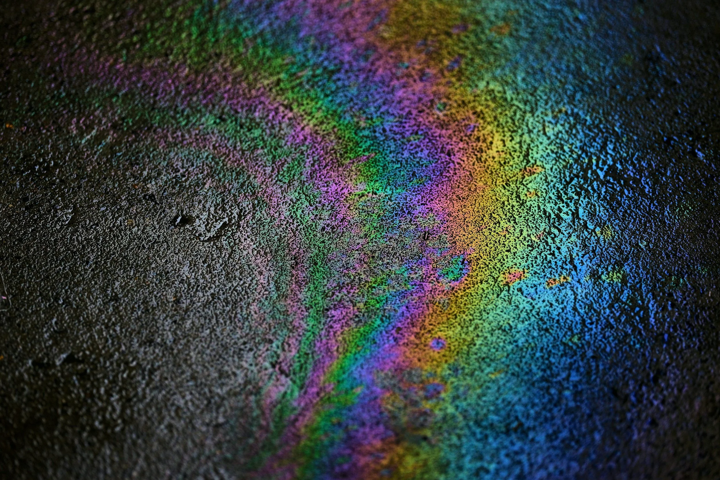 What to do if there has been a chemical or oil spill at home or at work?