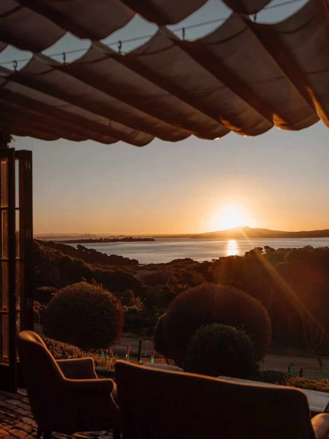 Sunsets @mudbrick_nz You can't beat 'em 🧡
 .
📷 @hollowandco