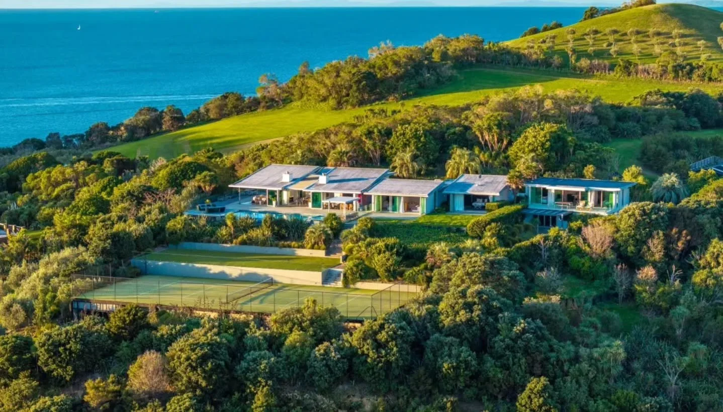 First wedding for me at the stunning Korora Estate this weekend. Looks a little bit of lovely ✨️
.
📷 @waiheke_unlimited