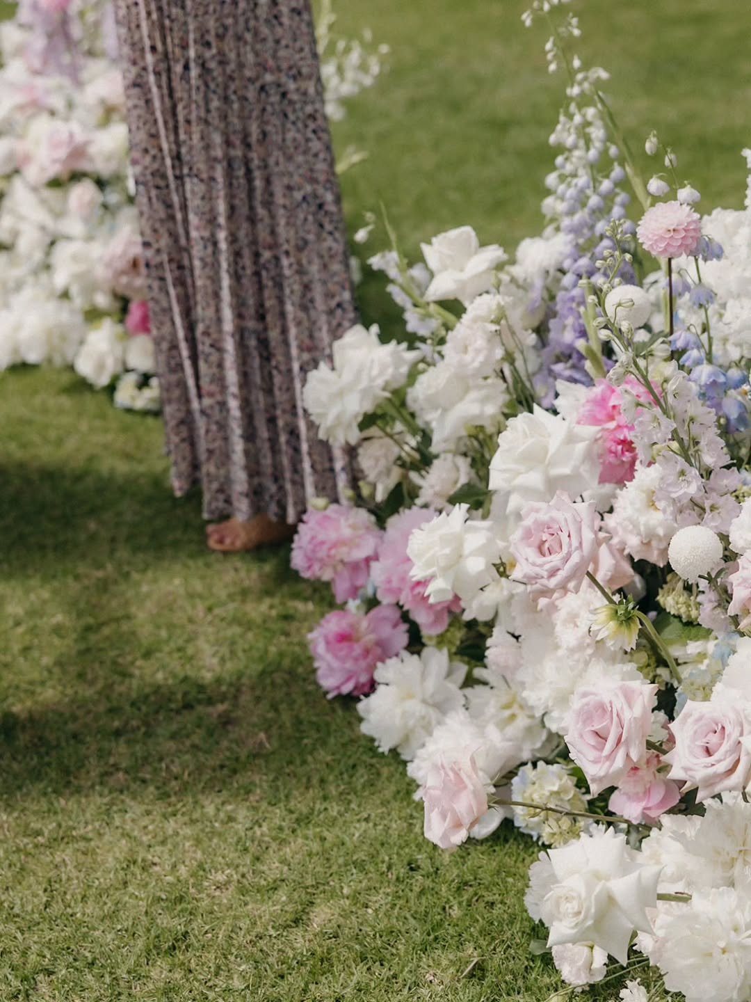 Spot the celebrant 👀
Always trying to blend into the decor 🌸

#WedByRen&eacute;e #AllAboutTheCouple #WeddingDetails

📷 @anagalloway 
💐 @rubylou.floraldesign