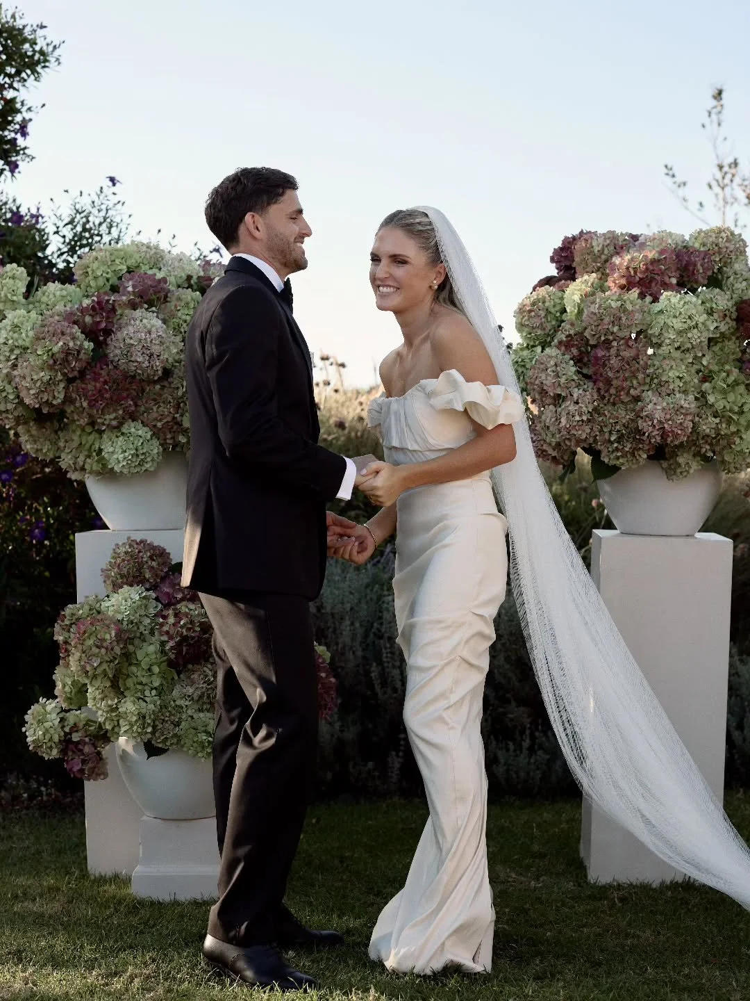 The Jamiesons! Total couple crush 🖤🤍
.
📷 @loversbyrubyjayne