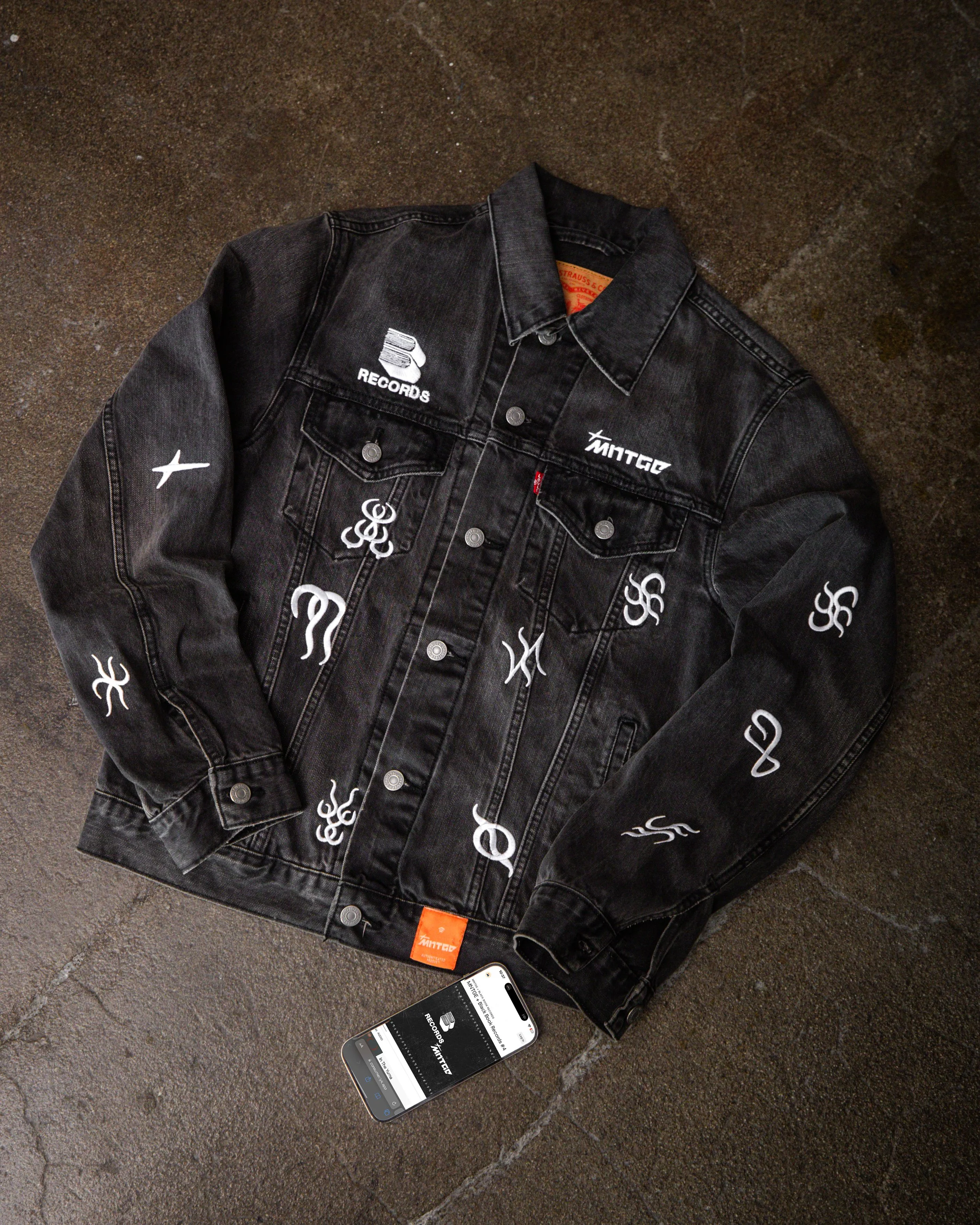 MNTGE+BB_JACKETPHONE_FLAT.jpg