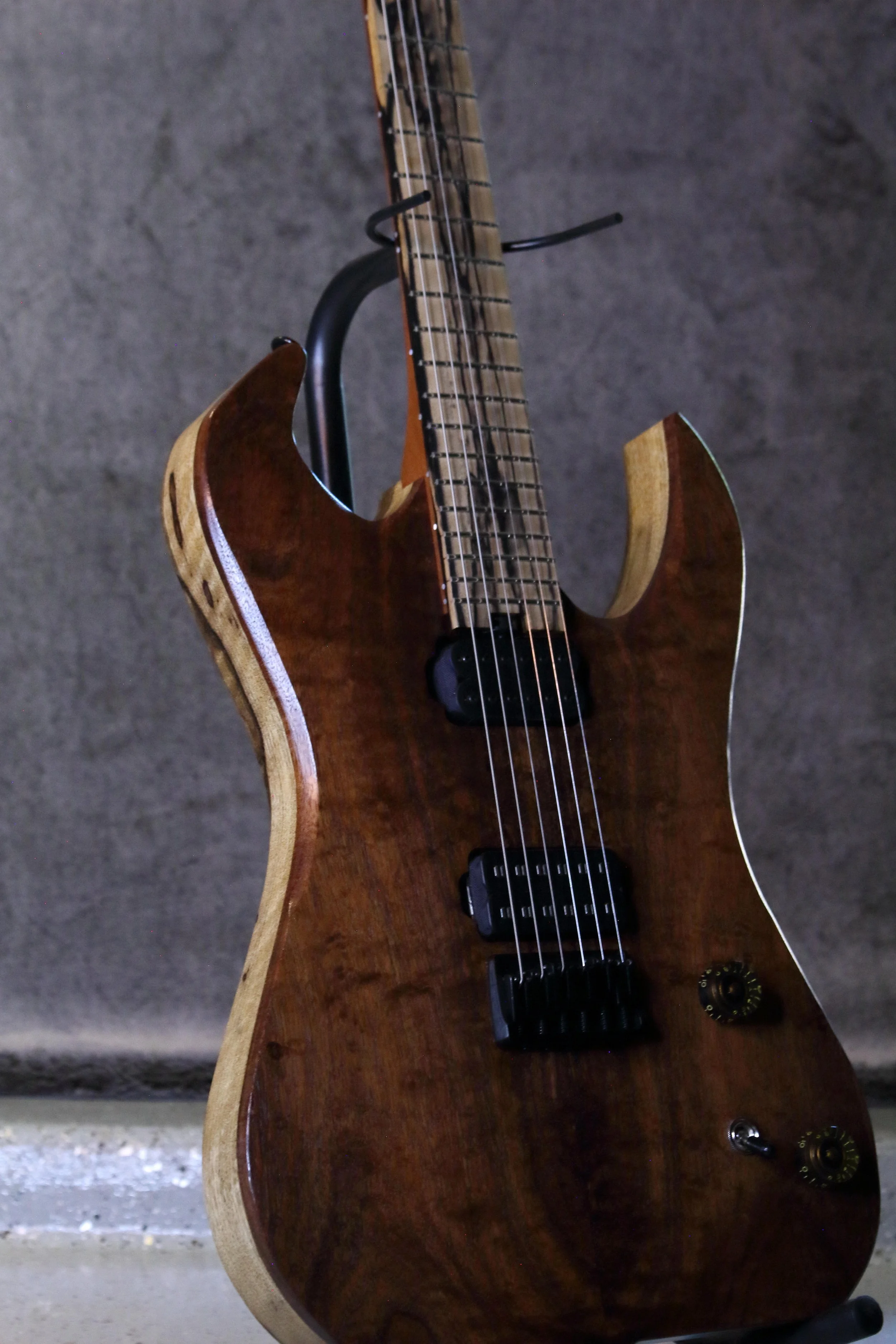 guitar-body-angle-close-myers-luthier-electric-guitar.JPG
