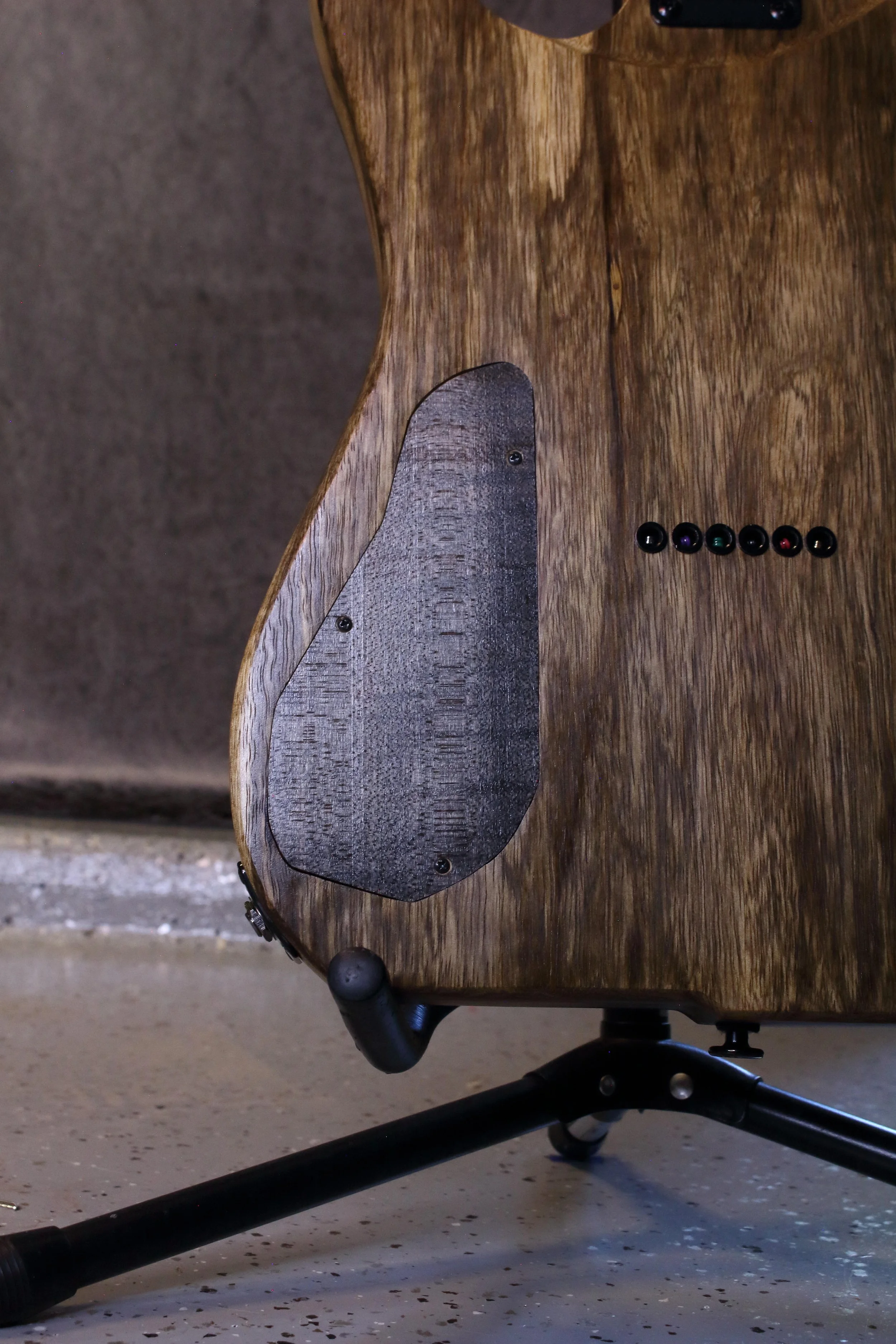 rear-backplate-close-myers-luthier-electric-guitar.JPG