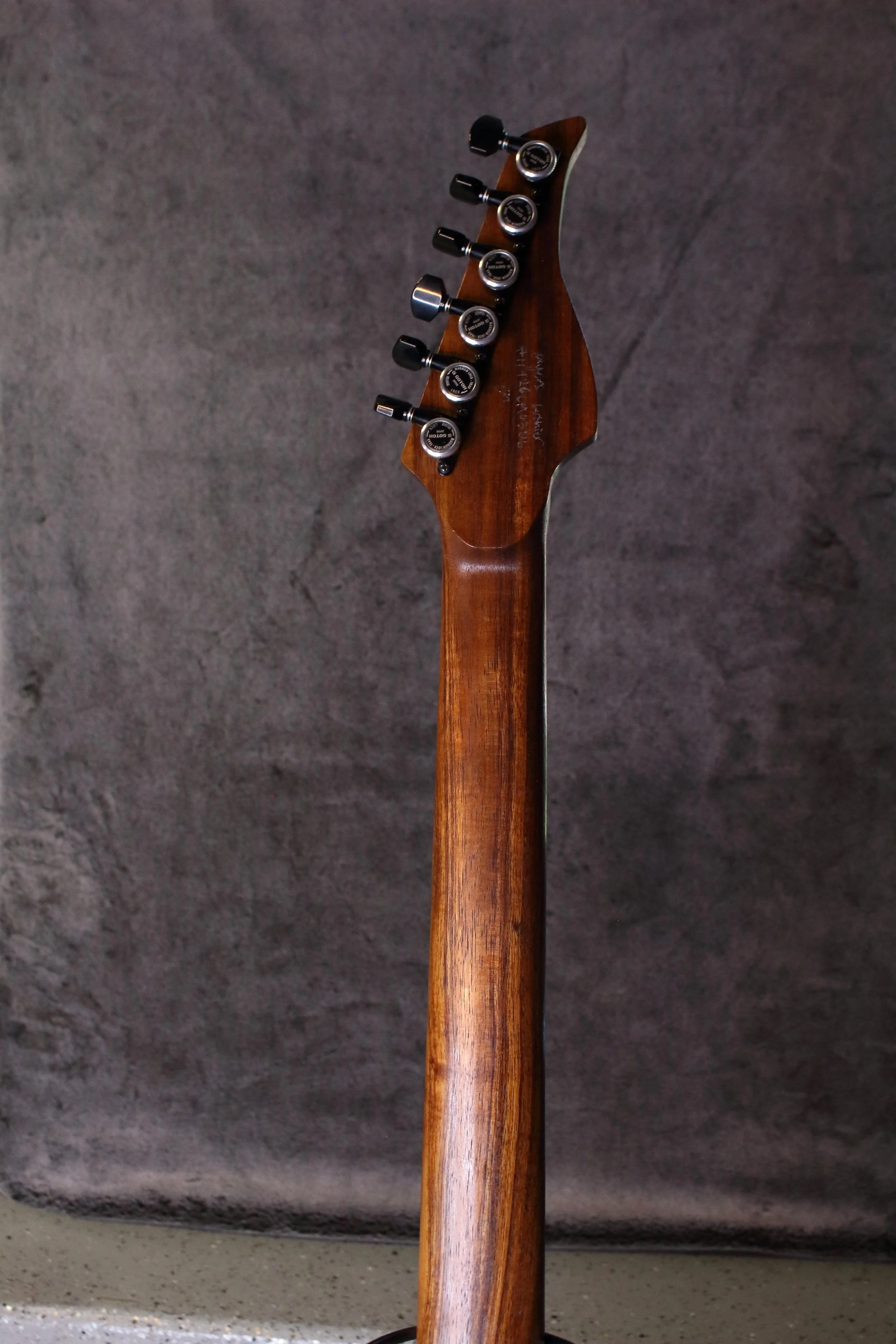 rear-neck-myers-luthier-electric-guitar.JPG