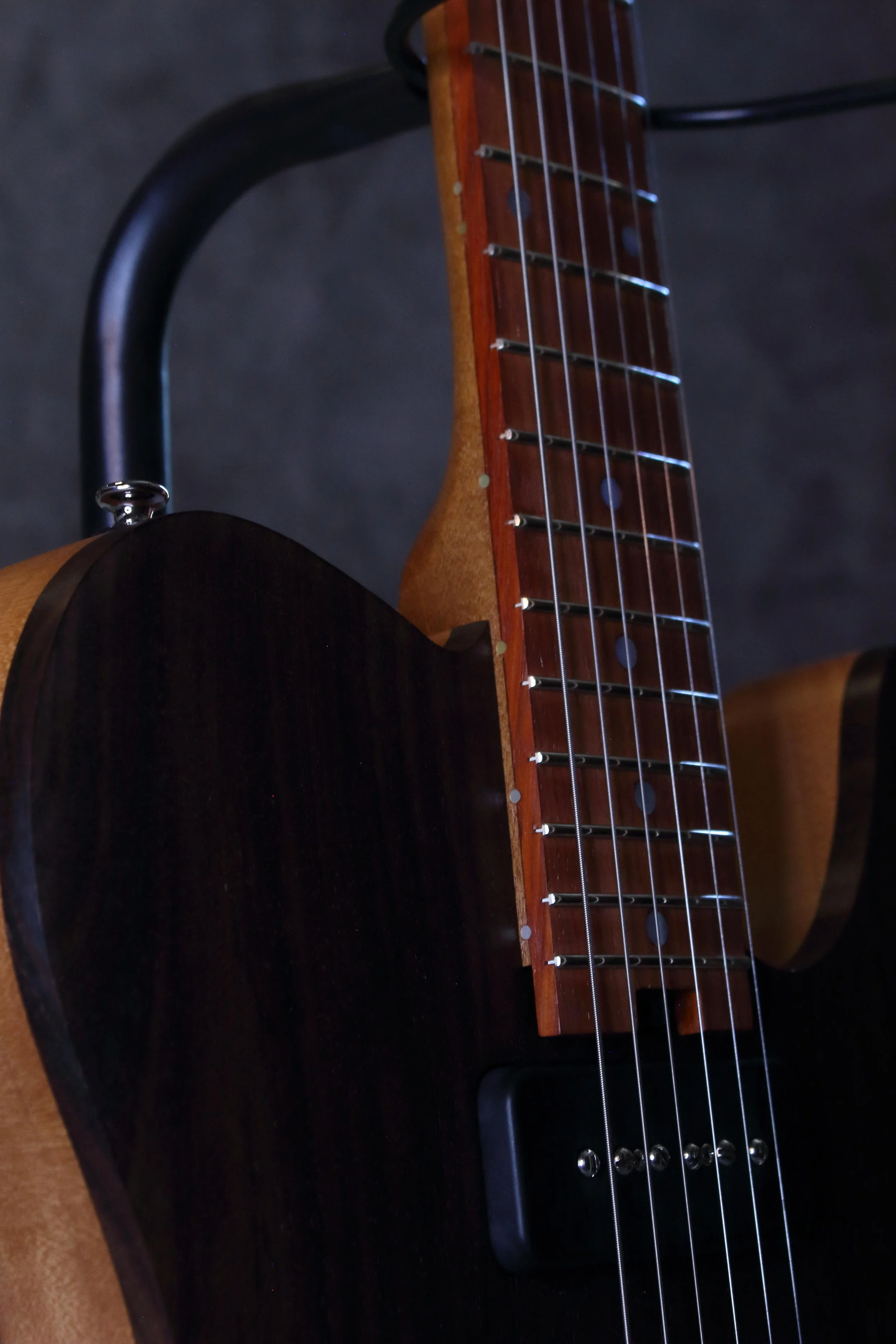 front-close-t-traditional-myers-luthier-electric-guitar.jpg