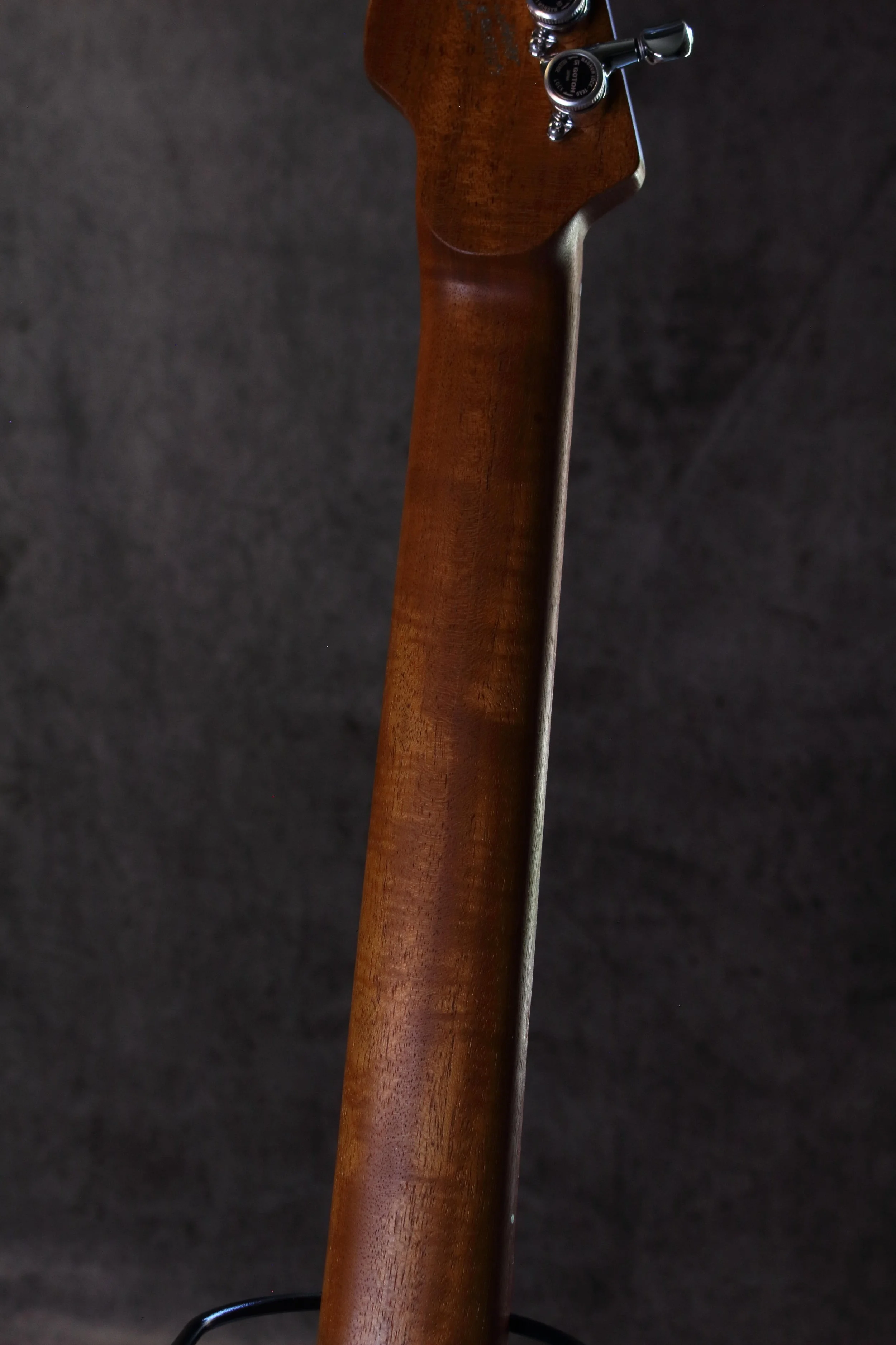 rear-neck-t-traditional-myers-luthier-electric-guitar.jpg