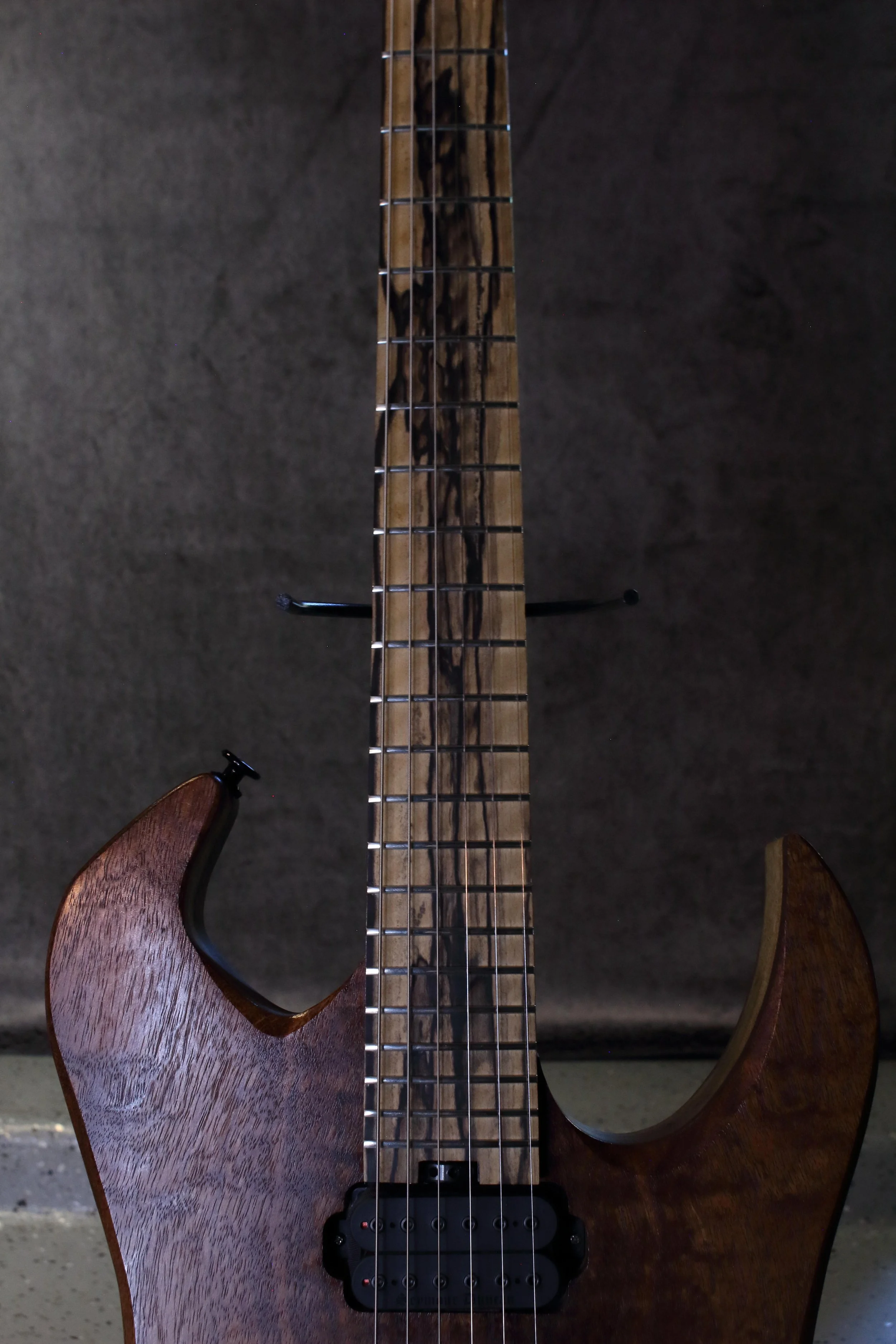 front-close-neck-myers-luthier-electric-guitar.JPG