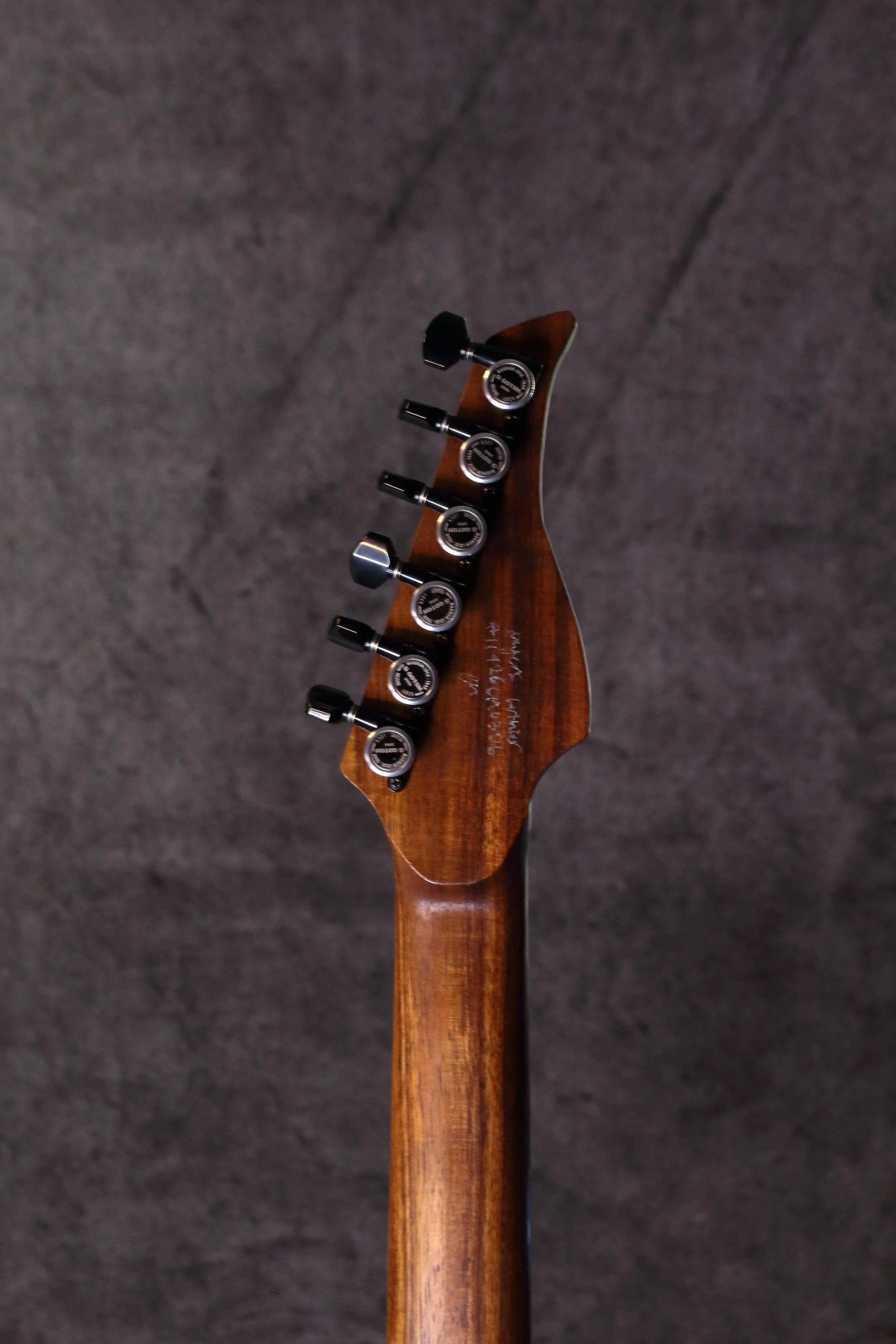 rear-headstock-myers-luthier-electric-guitar.JPG