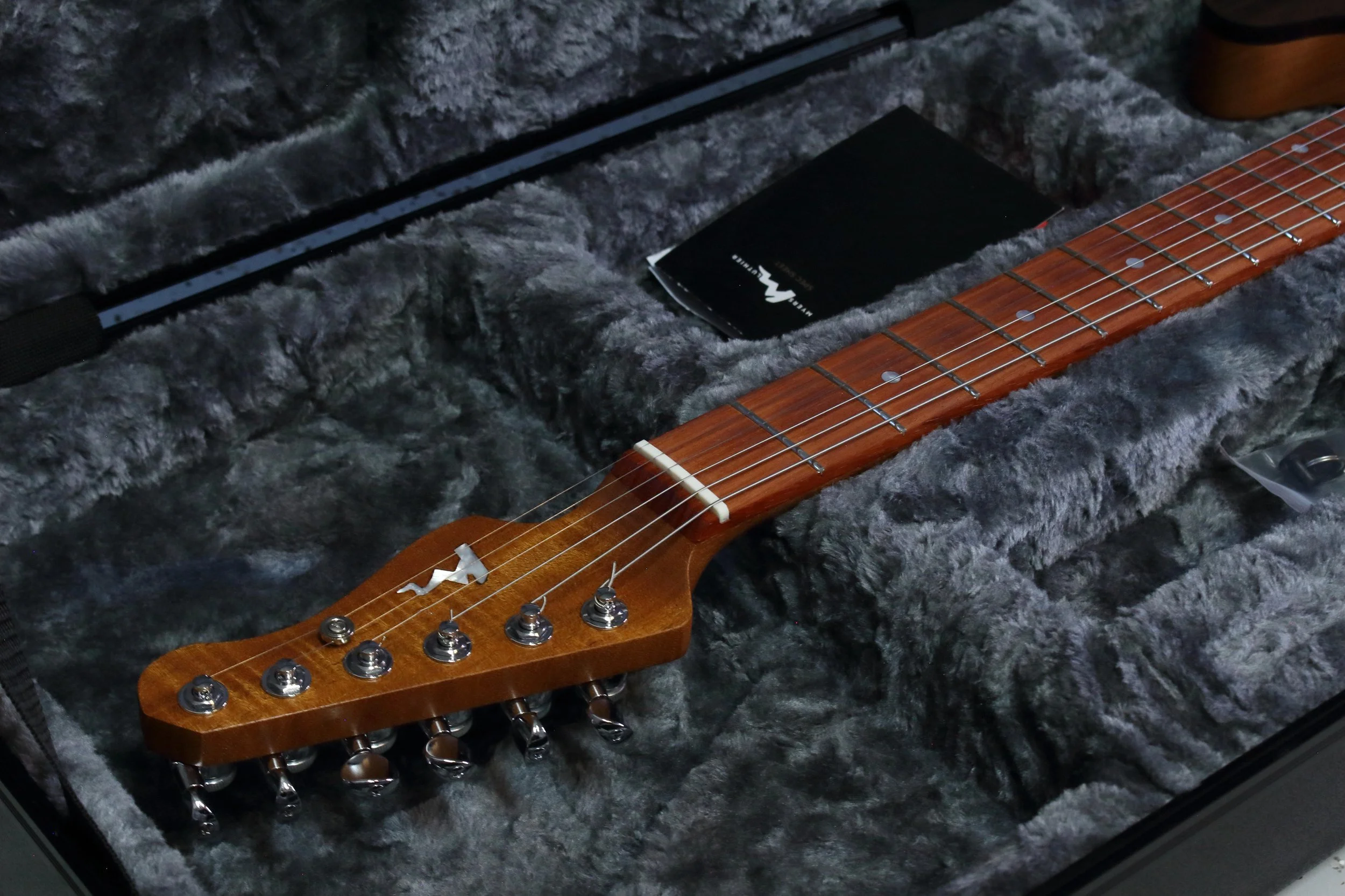 headstock-in-case-t-traditional-myers-luthier-electric-guitar.jpg