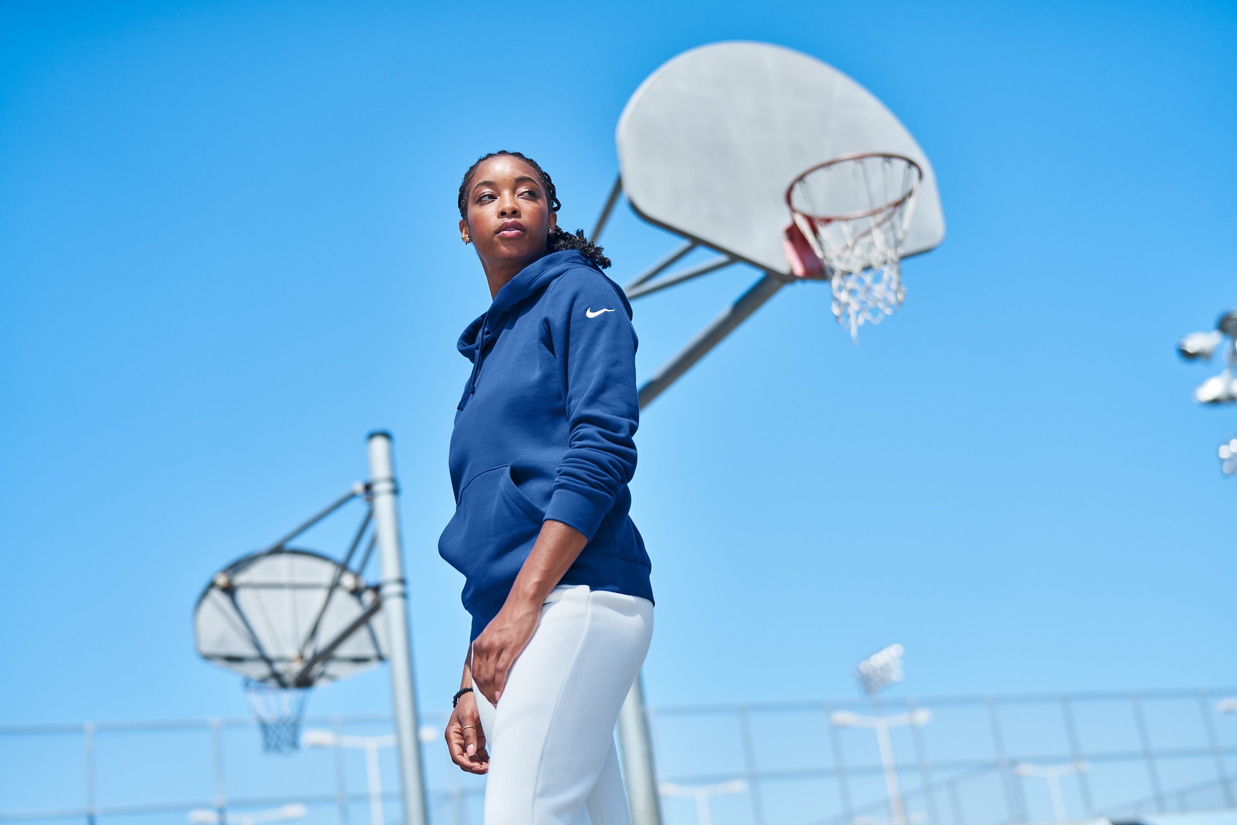 NKFD9889_NK24_NikeSalesTool_NK_001_Lifestyle_Model.jpg