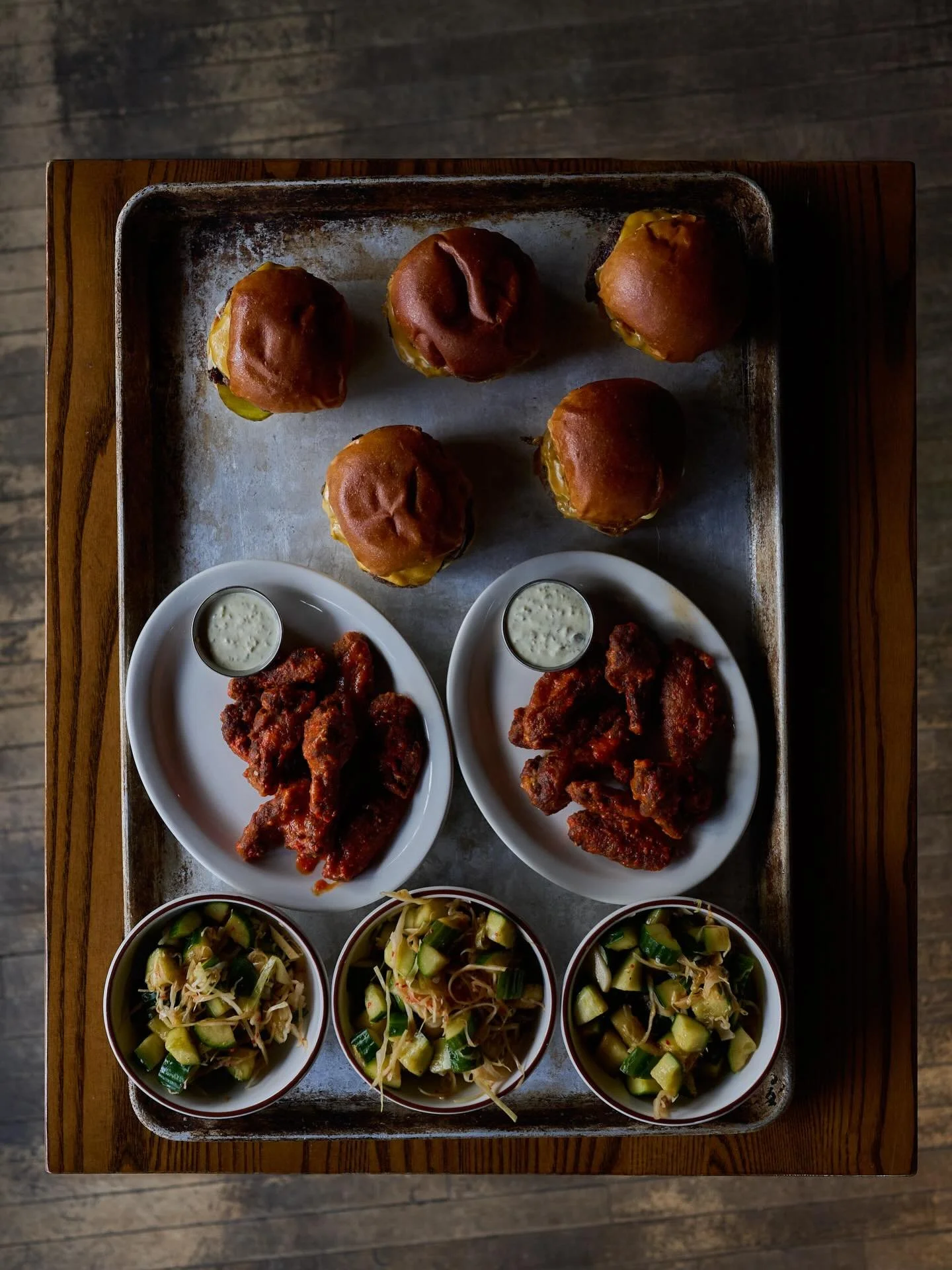 Plan de ✨match✨ ce samedi:
- On joue TOUS les matchs de hockey (incluant &eacute;videmment le match des Canadiens &agrave; 15h)
- Bi&egrave;res en fut
C&eacute;l&eacute;brer des anniversaires d&rsquo;amis
- L&acirc;cher son fou
- Inaugurer (! et oui!