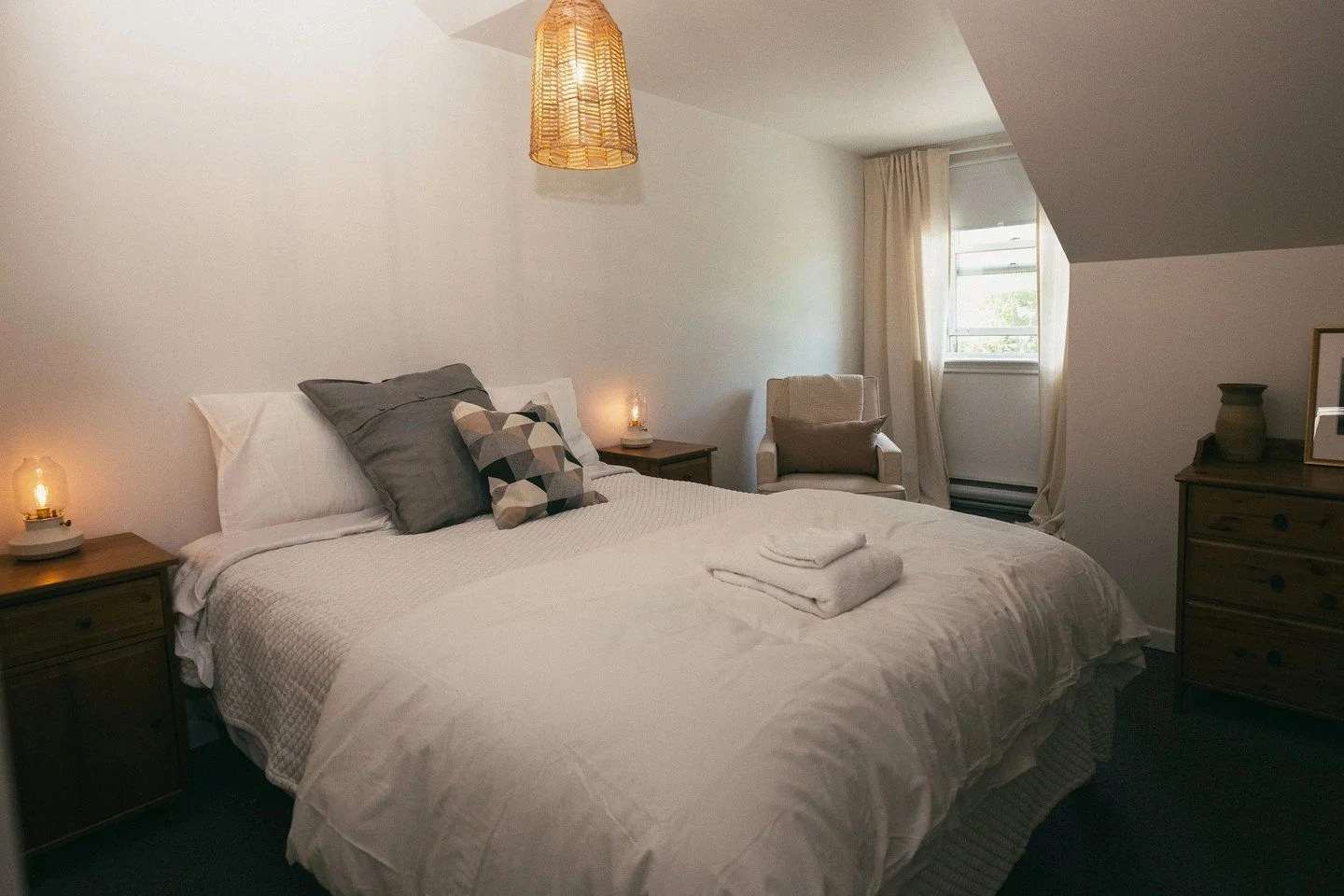 Le r&eacute;confort, c&rsquo;est ici qu&rsquo;on le trouve.

Apr&egrave;s une journ&eacute;e sur les sentiers enneig&eacute;s ou le long de la rivi&egrave;re, il y a ce moment magique : s&rsquo;enrouler dans des draps blancs, une boisson chaude &agra