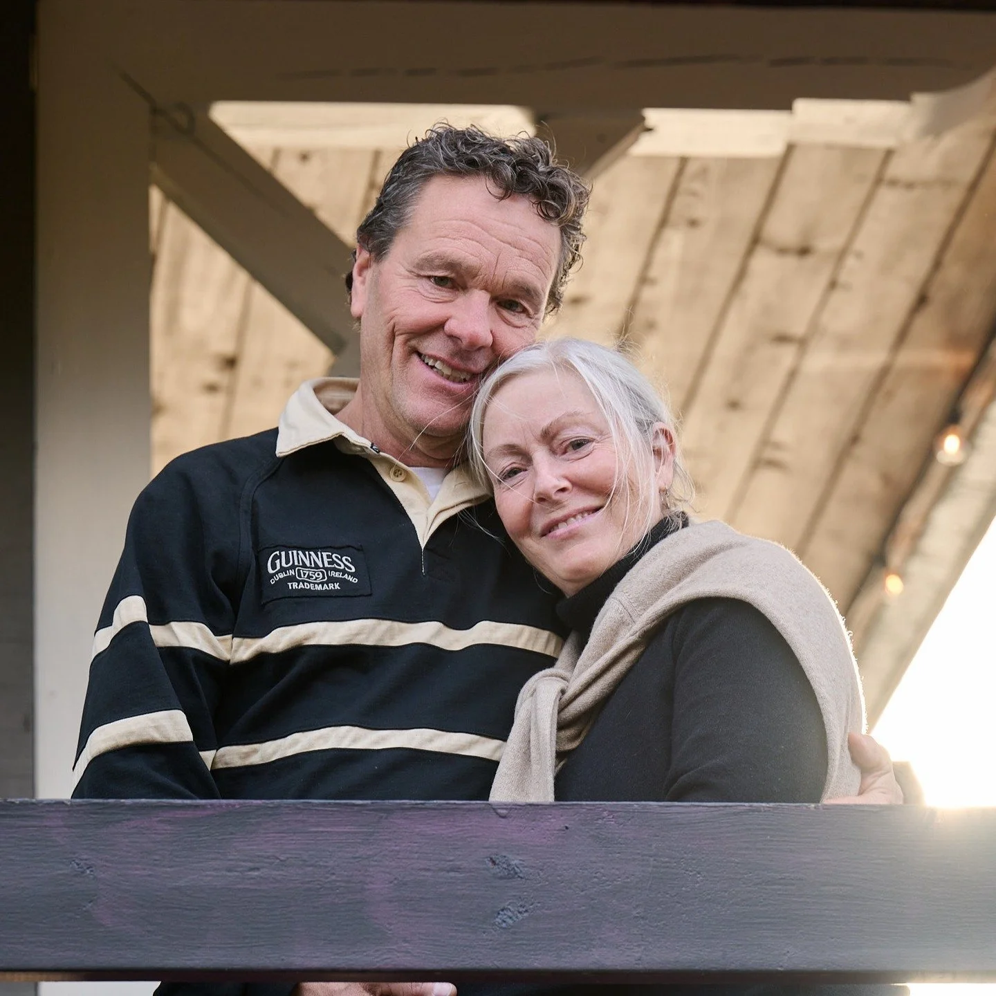 42 ans de mariage !
Quarante-deux années passées à bâtir quelque chose de solide, d’authentique… et de profondément inspirant.

Mes parents.

Ils ont fondé une famille, construit une vie, façonné une façon d’être qui nous guide