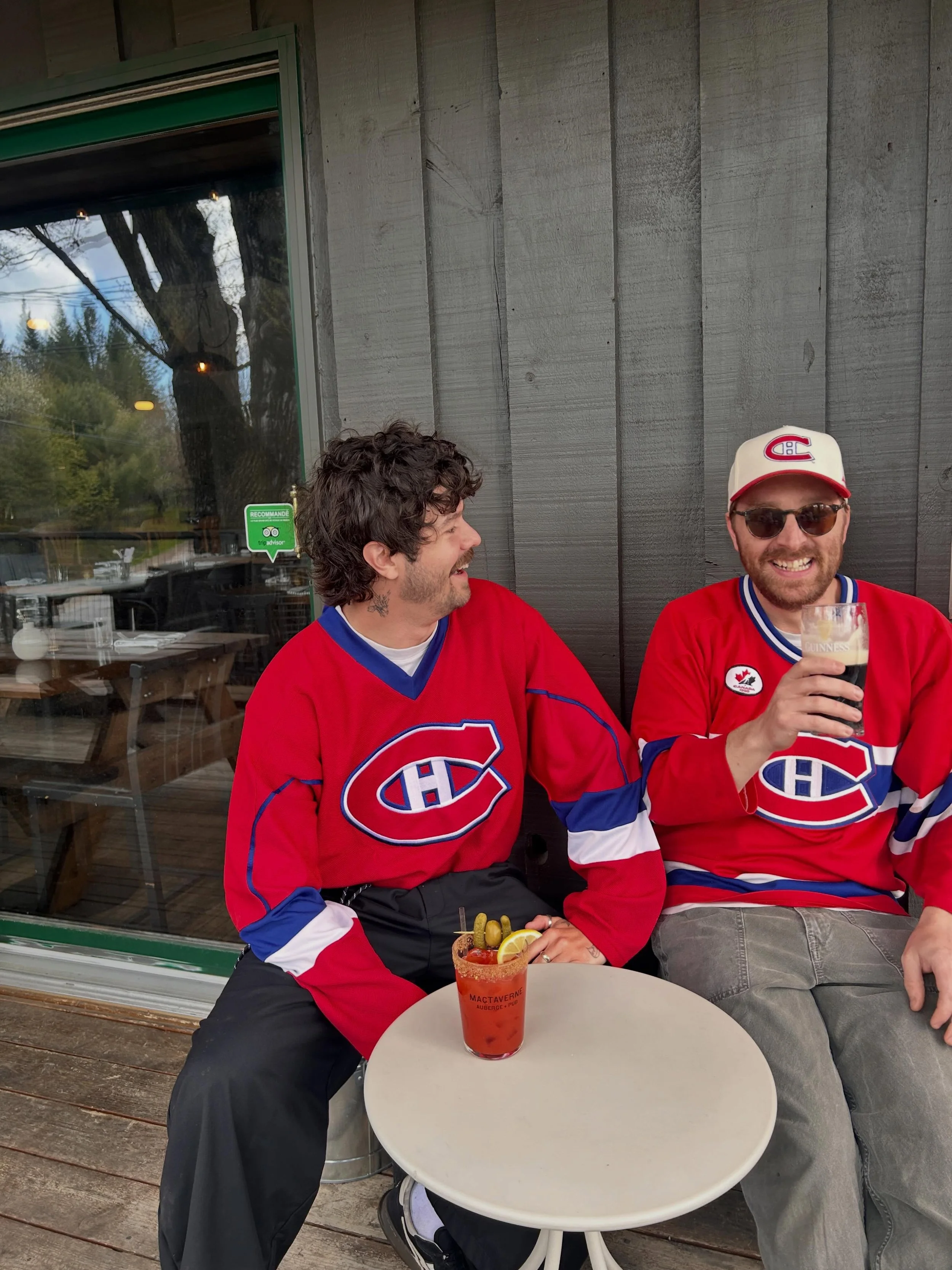 Ce soir à MacTaverne !
Soleil 🌞 de 17 h à 20 h ! SPORTS DE 20 H À TARD !! 
ALLEZ LES HABS ALLEZ 🔵⚪️🔴

Ce soir à MacTaverne
Soleil 🌞 de 17 h à 20 h !
Hockey de 20 h jusqu'à tard ! hé hé
ALLEZ LES HABS ALLEZ 🔵⚪️🔴