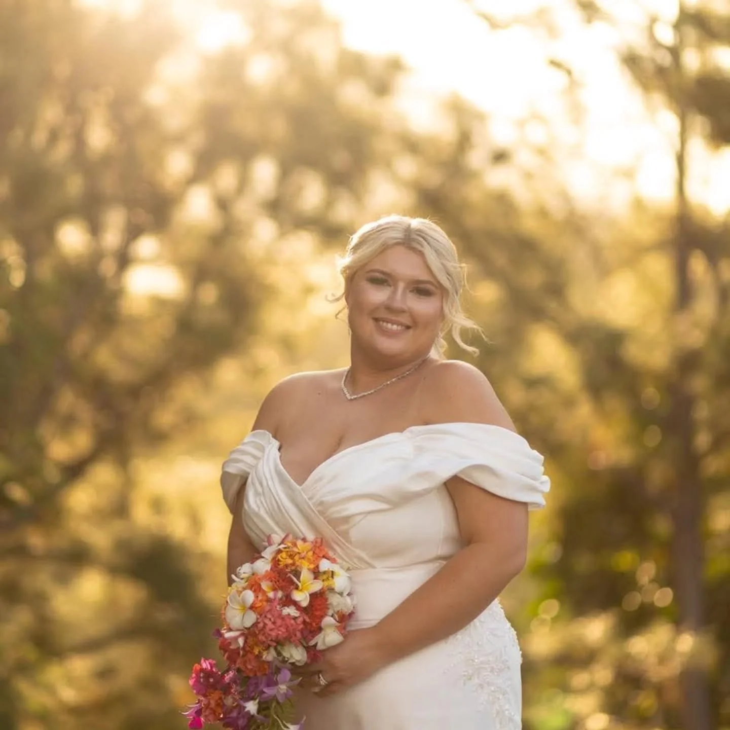 Soft, glowing, and effortless 🤍 Aroha looked stunning at the Outrigger in a textured updo and bridal soft glam.

Hair by Zlata
Makeup by Rani
Photography by @oceanstudiofijiphotography