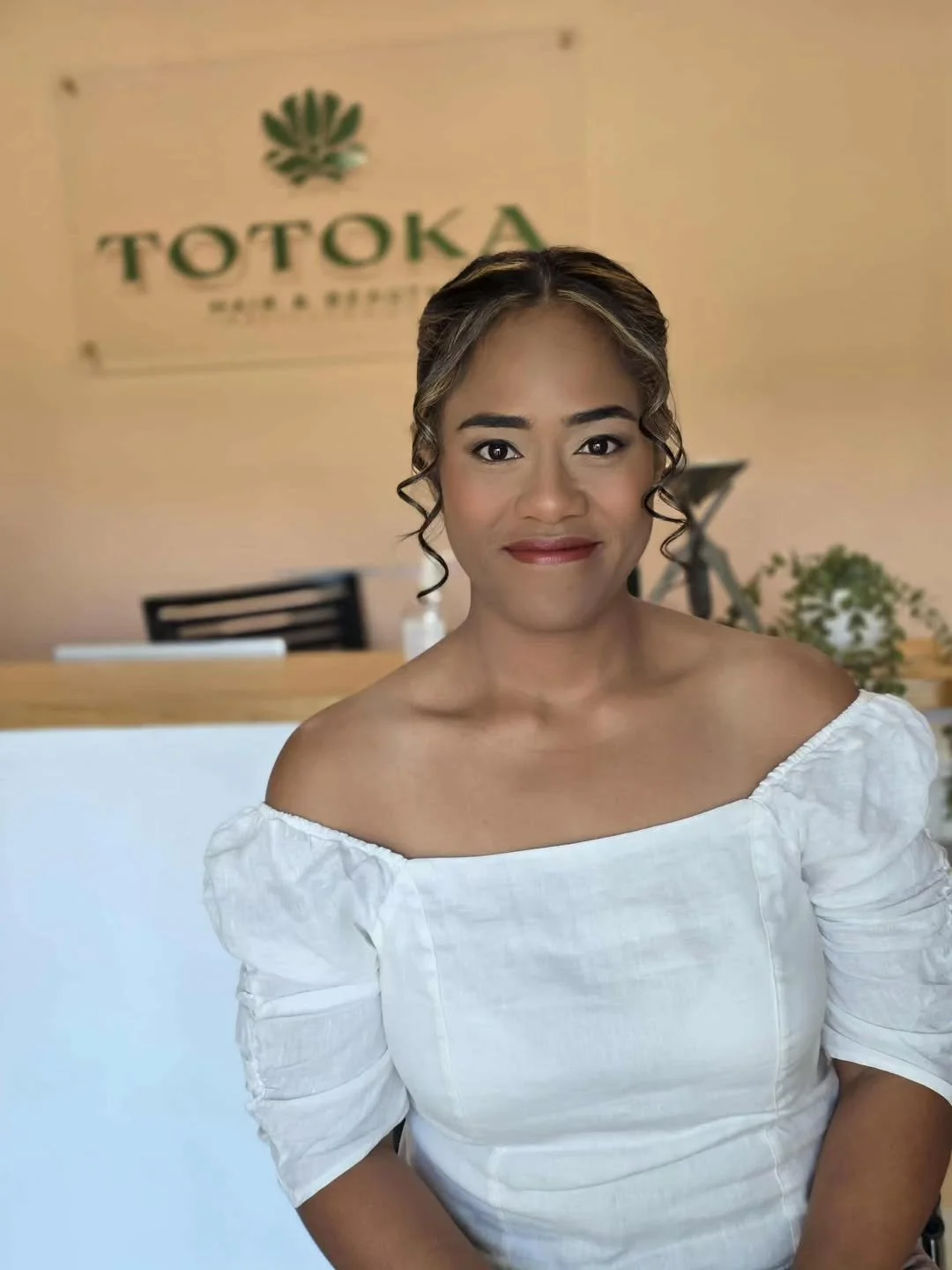 Our stunning bride Berek at our Nadi Salon 💗
Hair and Makeup styling by Manshita.

Planning an elopement wedding? Get in touch with us for all your hair and makeup needs.

#fijimakeupartist #makeupartistfiji #weddingfiji #Iwasmarriedinfiji #idofiji 