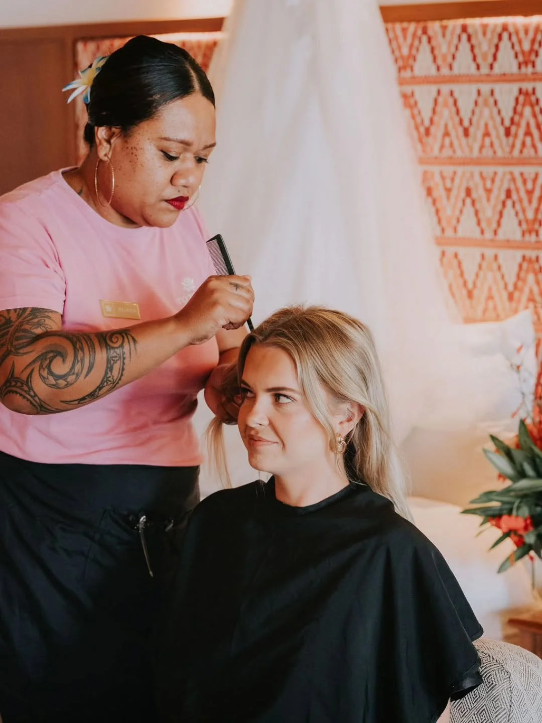 Behind the scenes at the Outrigger ✨ Our Outrigger salon manager &amp; senior stylist Zlata creating bridesmaid hair magic. Yes...we have a salon onsite and we&rsquo;ll come to your room on the big day!

Photography: @newlight018