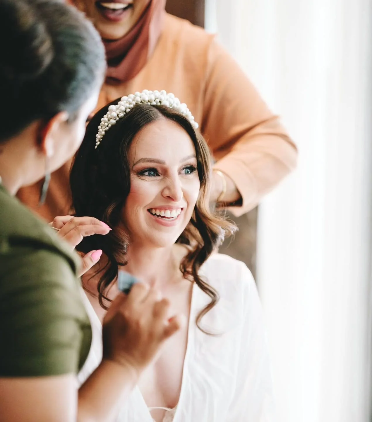 Finishing touches for our stunning Intercontinental bride Annette ✨ Soft waves + glowing glam by Punam &amp; Faiza.

Photographer: @nadibayphotography

#WeddingGlam
#WeddingHairInspo
#fijimakeupartist
#FijiWedding #fijibride #fijihairstylist #idofiji