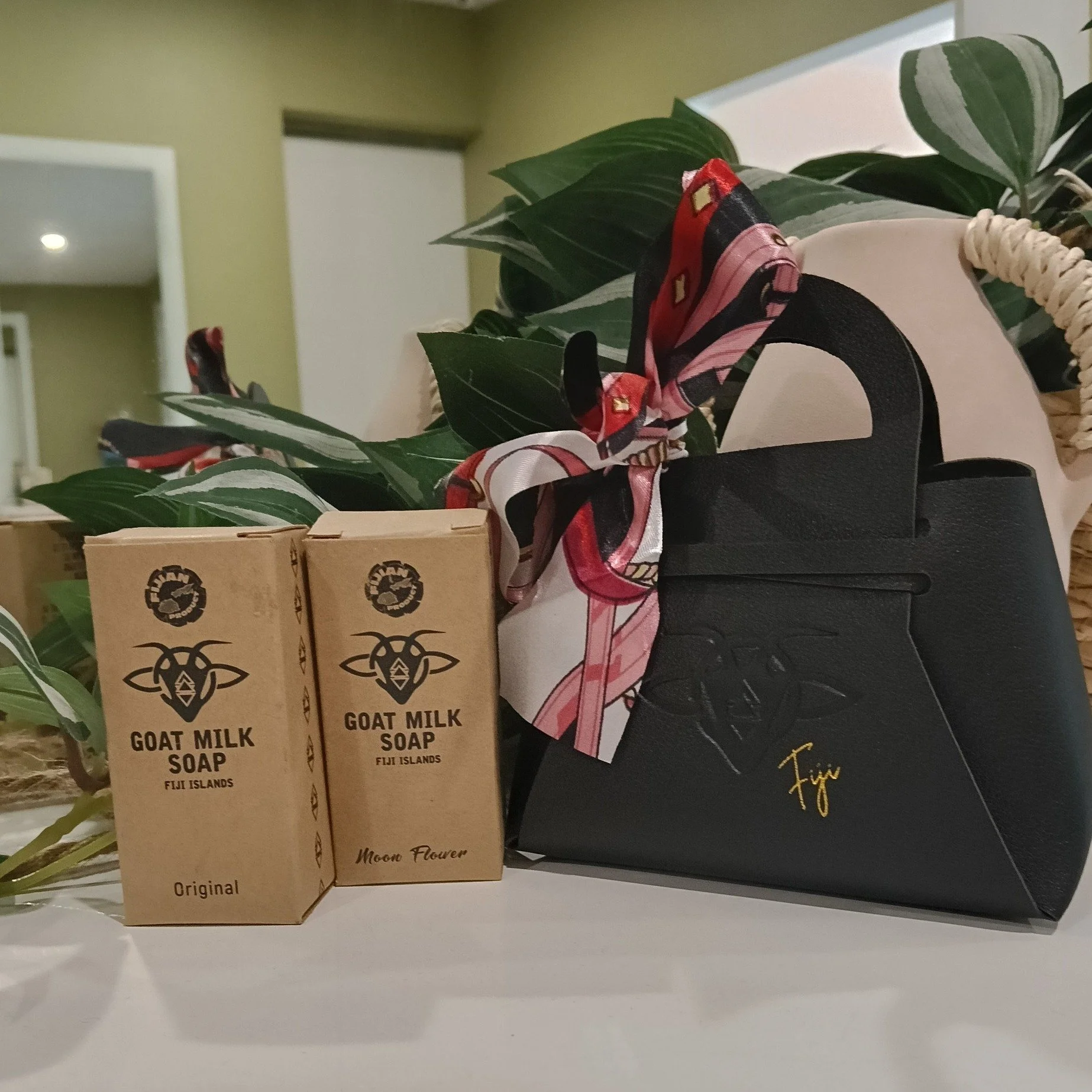 Looking for Christmas gift ideas? 🎁✨ Surprise your loved ones with something special!
Check out the Mesovu Talei Collection Gift Bags: 
Lailai: 2x 50g Goat Milk Soaps 🧼
Levu: 30ml Body Lotion + 1x Goat Milk Soap 🌿
The perfect way to spread holiday