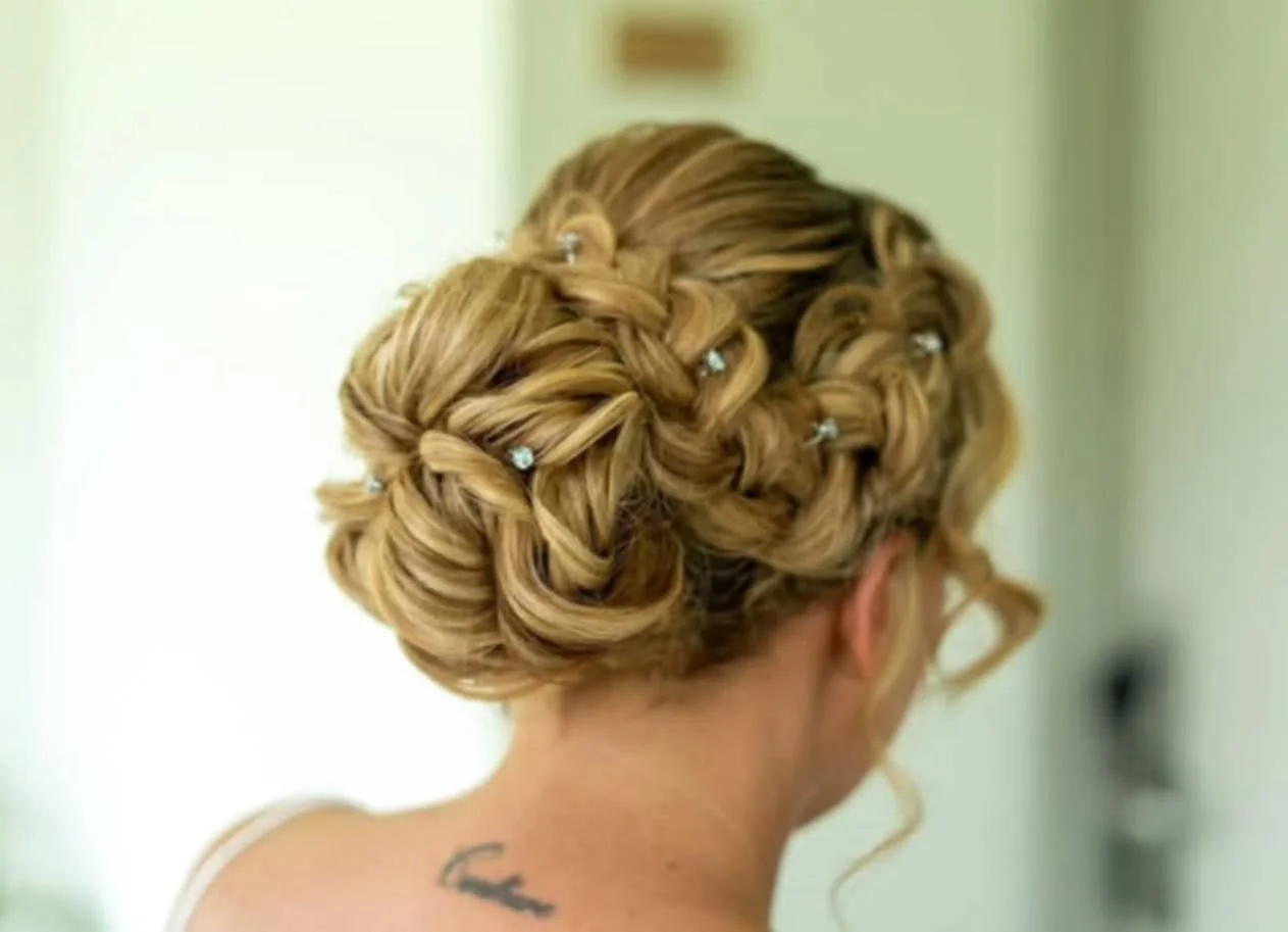 Gorgeous bridal styling by Zlata ❤️

#hairstylistfiji #hairfiji #WeddingGlam #WeddingHairInspo #fijimakeupartist #fijihairstylist #FijiWedding #fijibride