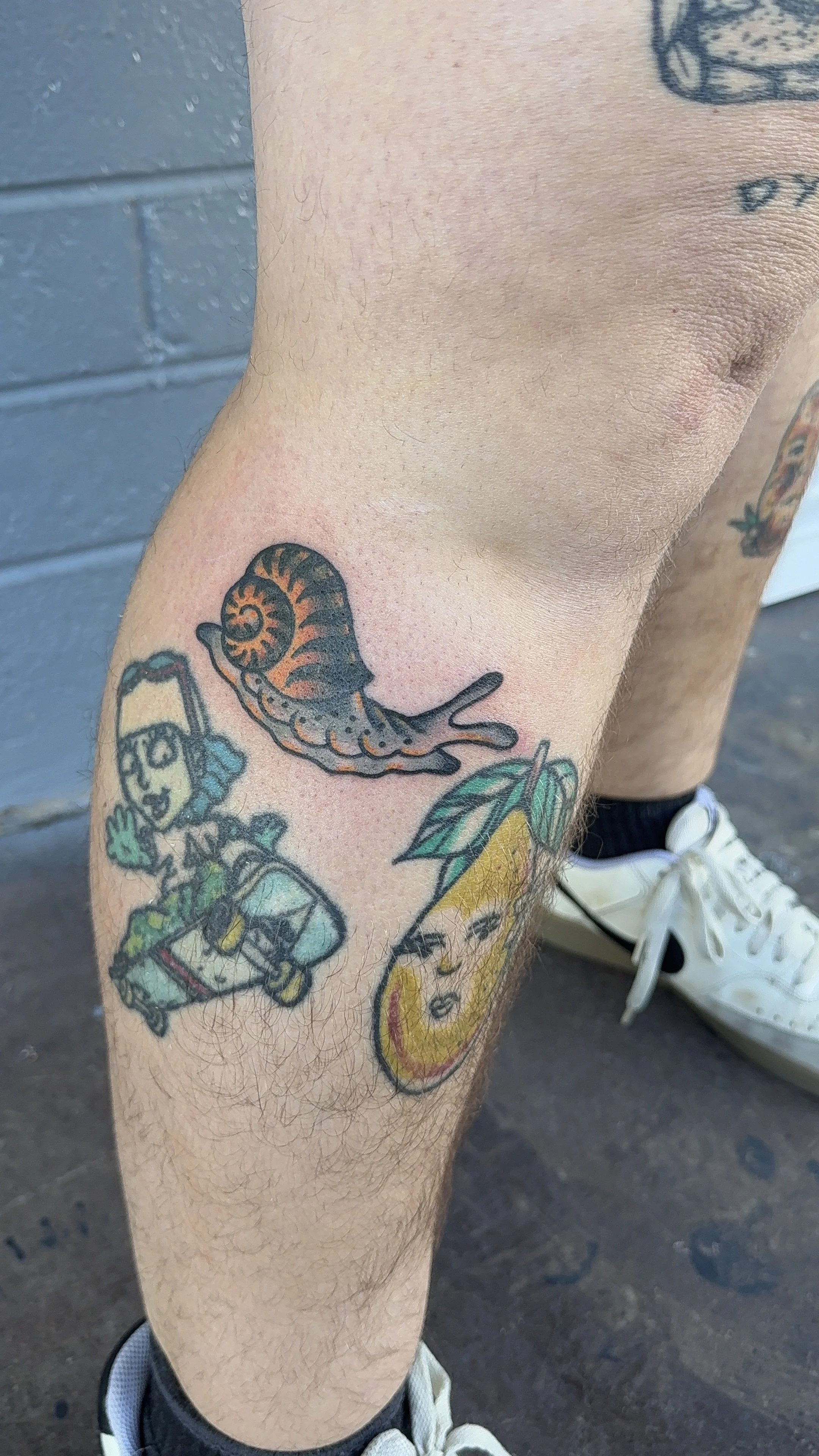 American Traditional Tattoo made in Portland, Oregon snail tattoo in color on leg