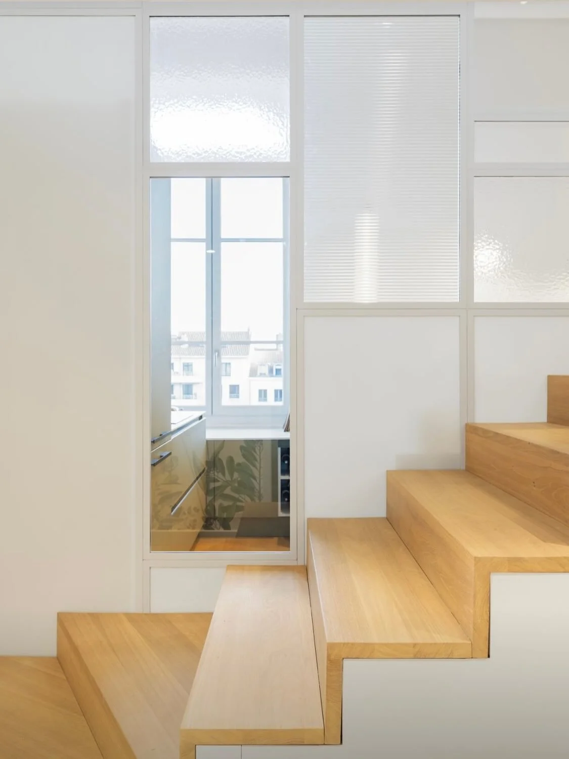 On voit trop souvent des mauvaises r&eacute;novations d&eacute;truire le charme d&rsquo;un lieu.

Chez DITO, le contexte a toujours son importance, et les projets gagnent en &eacute;vidence et en valeur.

El&eacute;gant immeuble art d&eacute;co des a