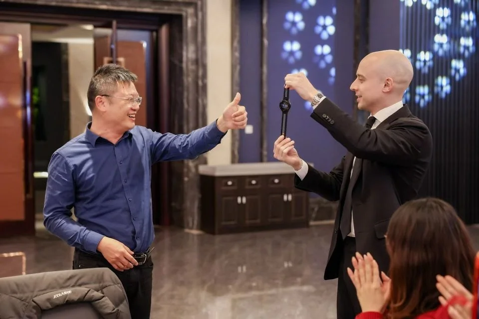 Stealing watches at @neoperl_de ⌚️