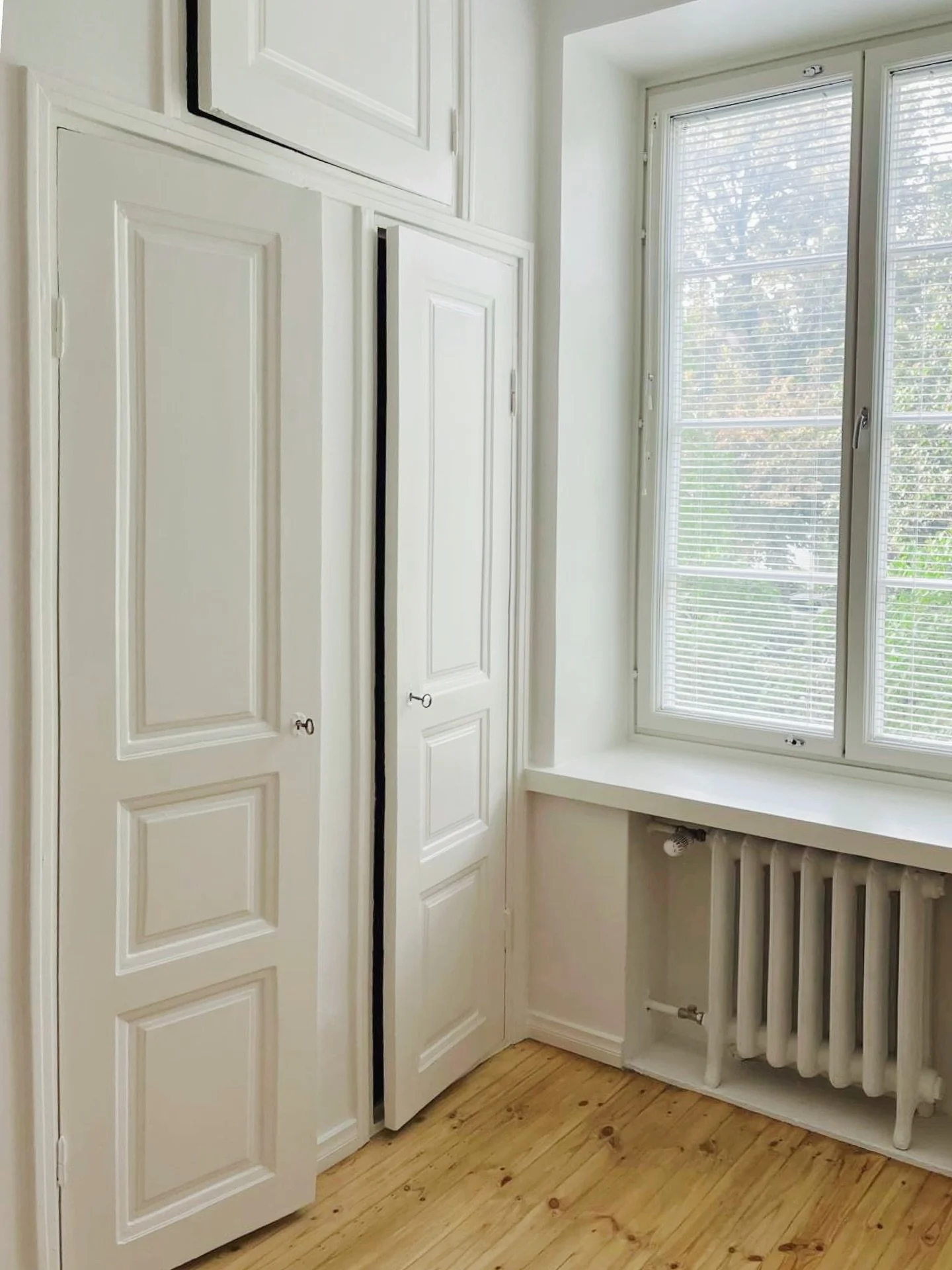 T&auml;m&auml; valoisa pikkukoti valmistui Kalliossa. Remontti freesasikin hienosti vanhat rakennusosat.

Kun tunnemme Ekmanilla vanhat rakennukset, tied&auml;mme oikeat tekotavat, ja pinnat saadaan entiseen loistoonsa. T&auml;llaiset huoneistot ovat