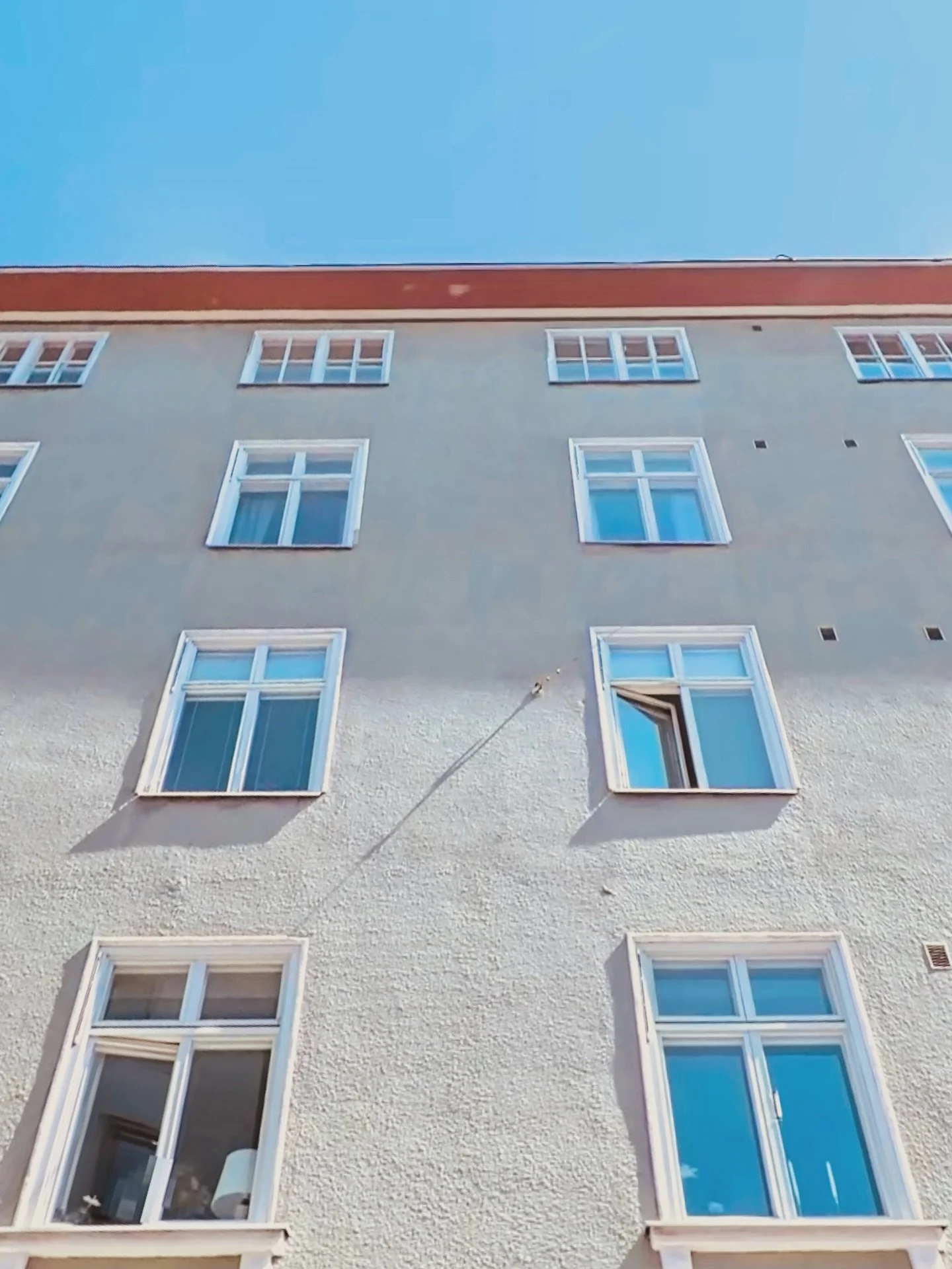 Valmista t&auml;&auml;ll&auml;kin.
Joskus keskustasijannissa on hieman haastavaa saada lavaa kadulle, tai purkus&auml;kkej&auml; ym. tavaraliikennett&auml; ty&ouml;maalle ja takaisin. Kuten juuri kumpaankin suuntaan vilkkaasti liikenn&ouml;idyll&auml