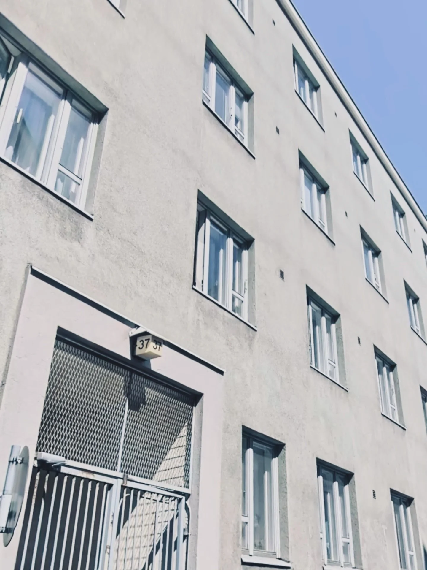 Remonteissa on p&auml;&auml;s&auml;&auml;nt&ouml;isesti kahdenlaisia tarvikkeita: remonttitarvikkeita ja pintamateriaaleja. T&auml;m&auml;n lis&auml;ksi ehk&auml; my&ouml;s kalusteet sek&auml; s&auml;hk&ouml;- ja LVI-tarvikkeet.

Tiesith&auml;n, ett&