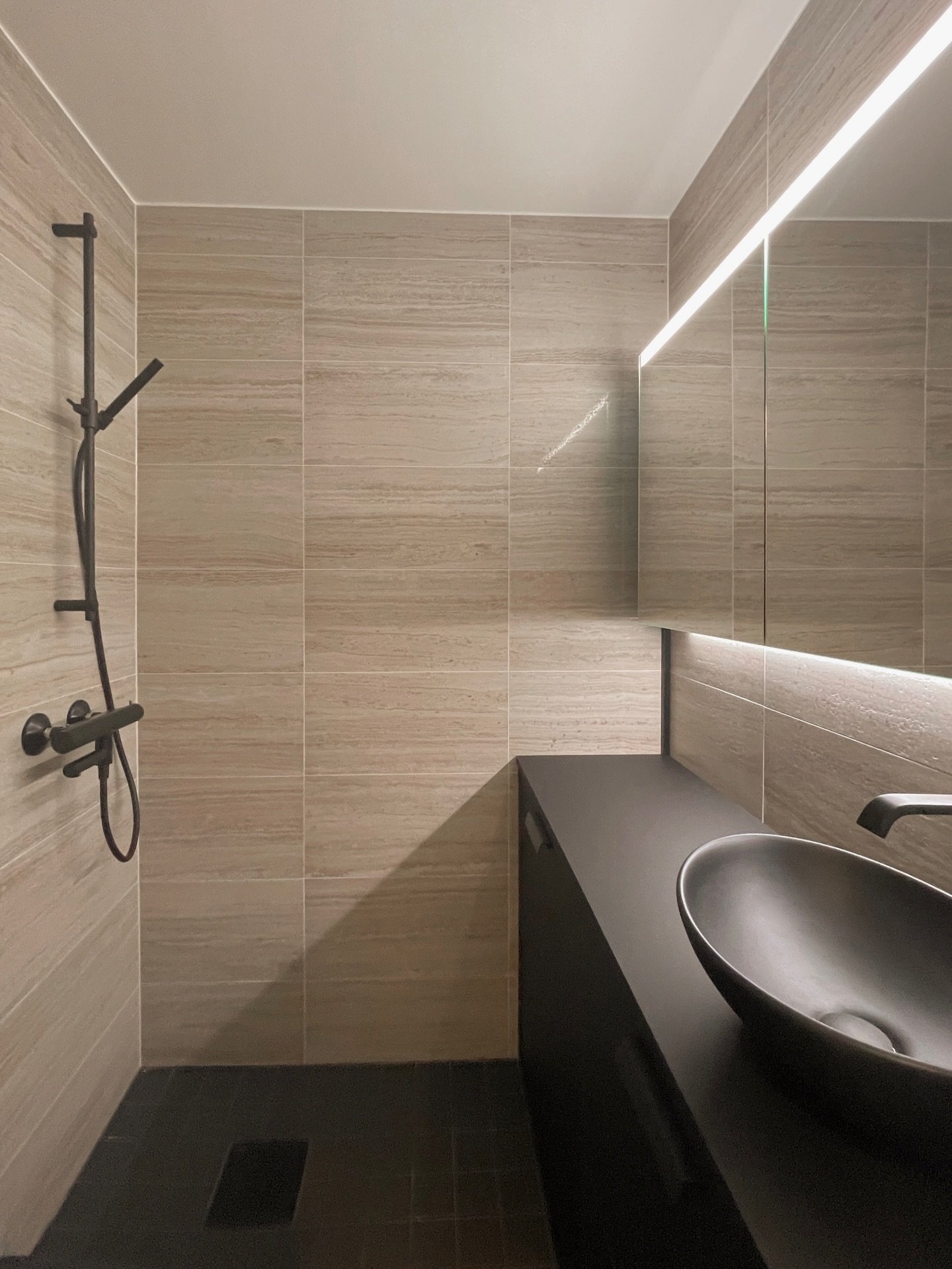 Suunnittelupalvelut kuuluvat Ekmanin repertuaariin. Remonttien lis&auml;ksi sisustusarkkitehtimme suunnittelevat kohteeseesi sein&auml;v&auml;rit, pesutilat ja vaikka kalustuksen. 

Ekmanilla tehd&auml;&auml;n paljon taloyhti&ouml;iden projekteja ja 