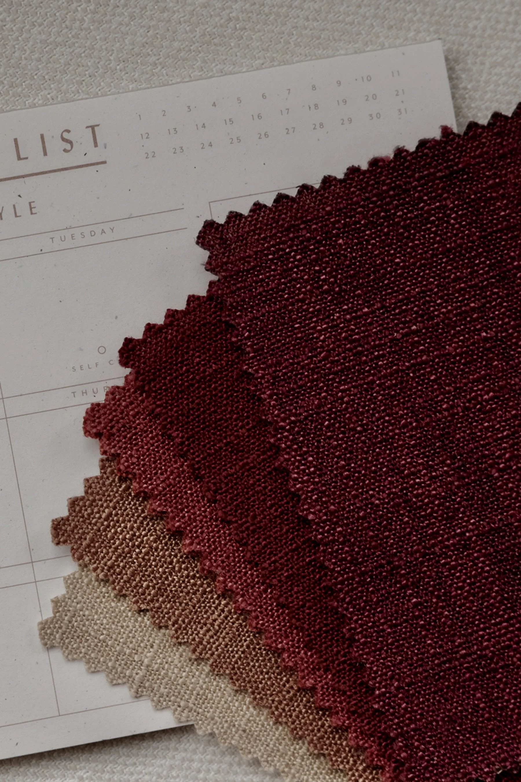 Sisustukseen kangas verhoilumalleja sisustusarkkitehti tai sisustussuunnittelja tekee töitä.