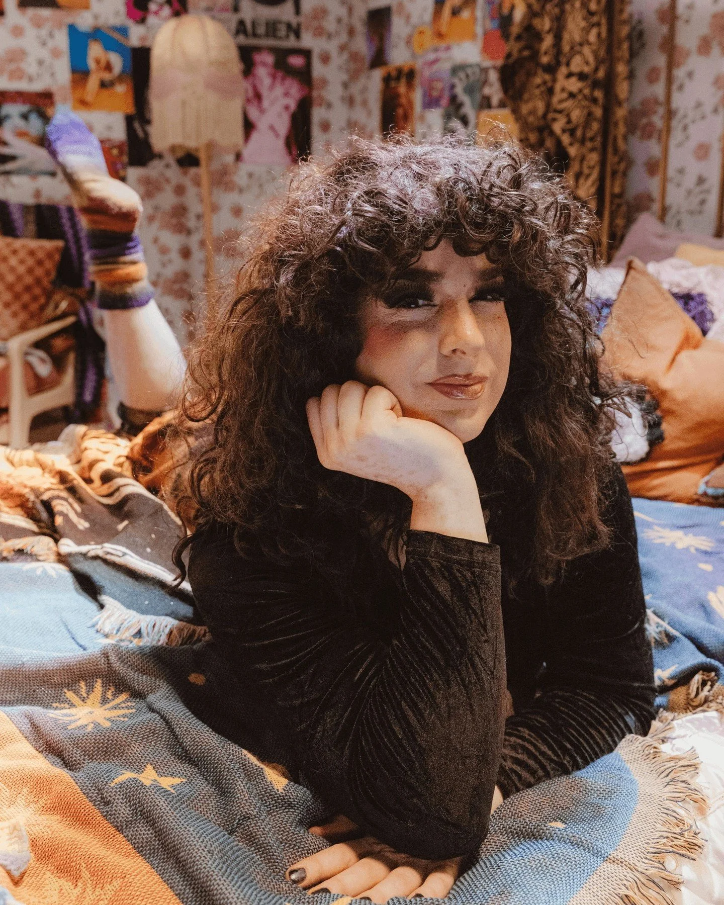 MEET ZELDA 🖤
Zelda wants to be in love. She&rsquo;d give anything to be noticed by her crush, Trent Buckley. She likes slumber parties, learning new spells &hellip; and imagining her first naked kiss.
She considers her BFF Susan a sister and is more