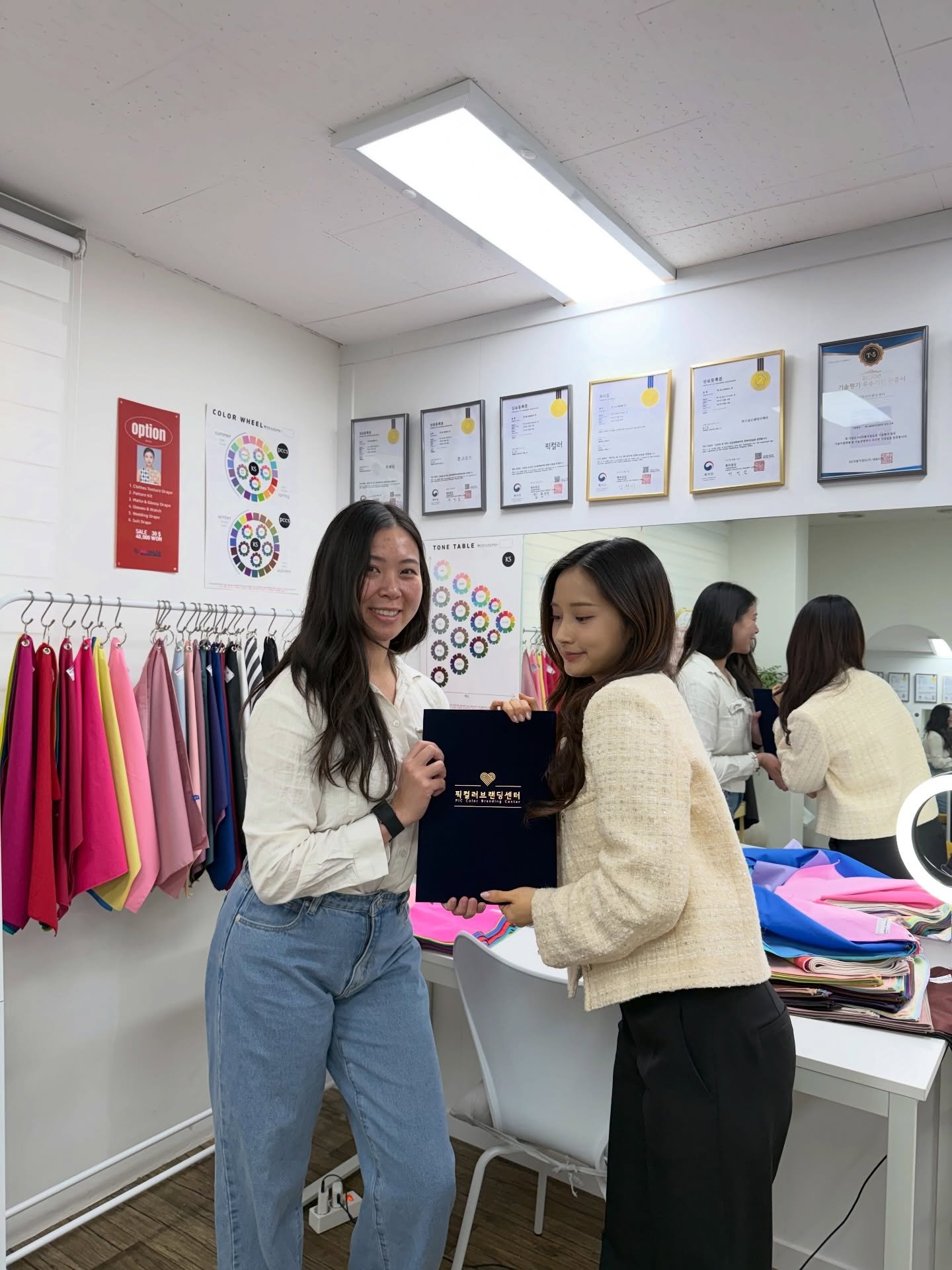 Colour me quintuple-certified ❤️🧡💛💚🩵
I can now announce I&rsquo;ll be able to offer wedding consultation and body type analysis in the near future!

Just wrapped up my wedding course today with my awesome instructor Jinhee and lovely interpreter 