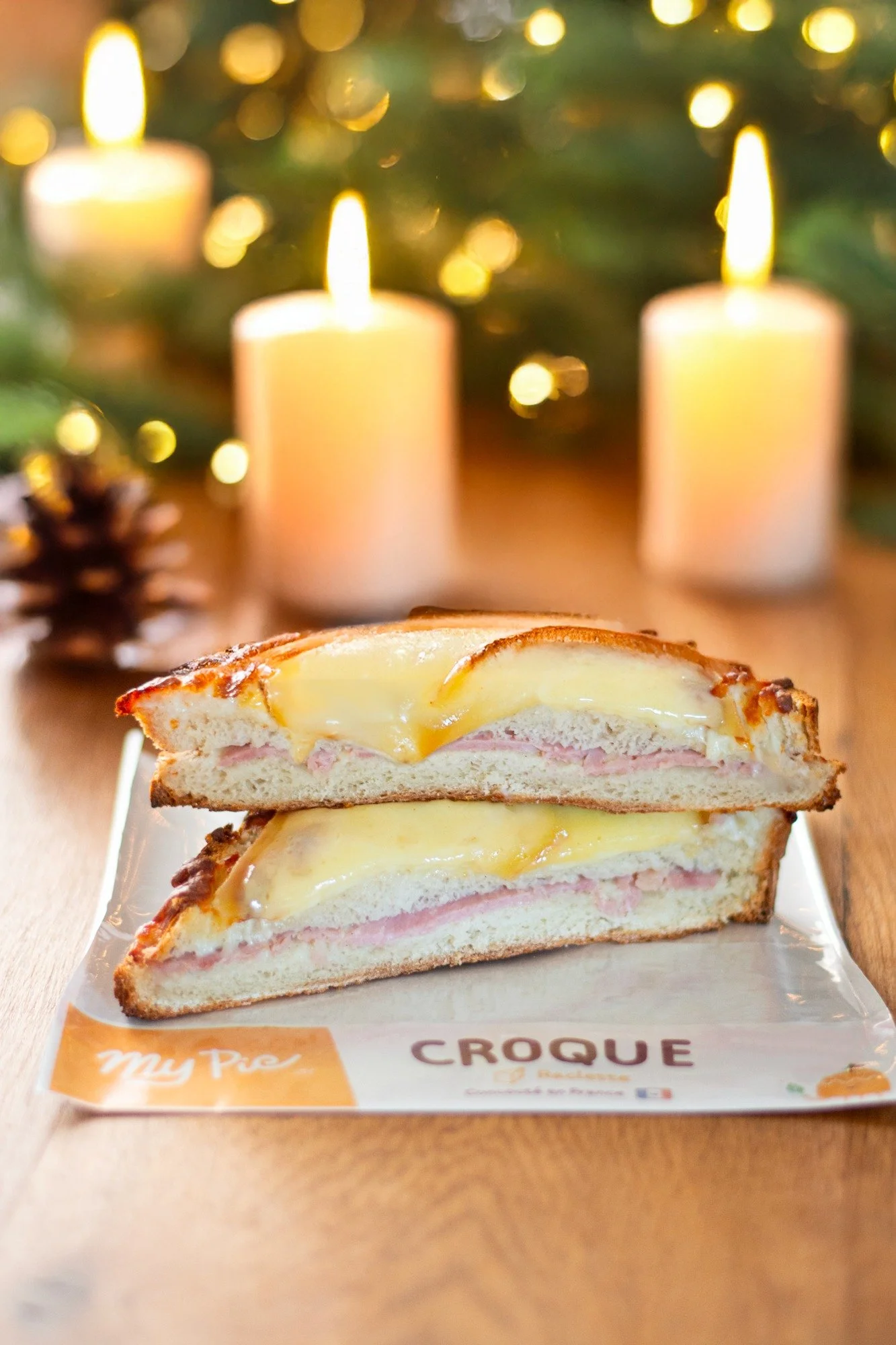 L&rsquo;ind&eacute;modable croque raclette ! 🥰

Fondant, chaud et tr&egrave;s gourmand !🔥

L&rsquo;hiver arrive !❄️ 
C&rsquo;est le moment id&eacute;al pour se r&eacute;chauffer autour d&rsquo;un bon repas 😌

Alors, on se retouve au point chaud ?
