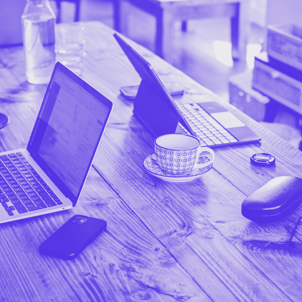 Freelance ou agence pour vos réseaux sociaux ? Parlons vrai.