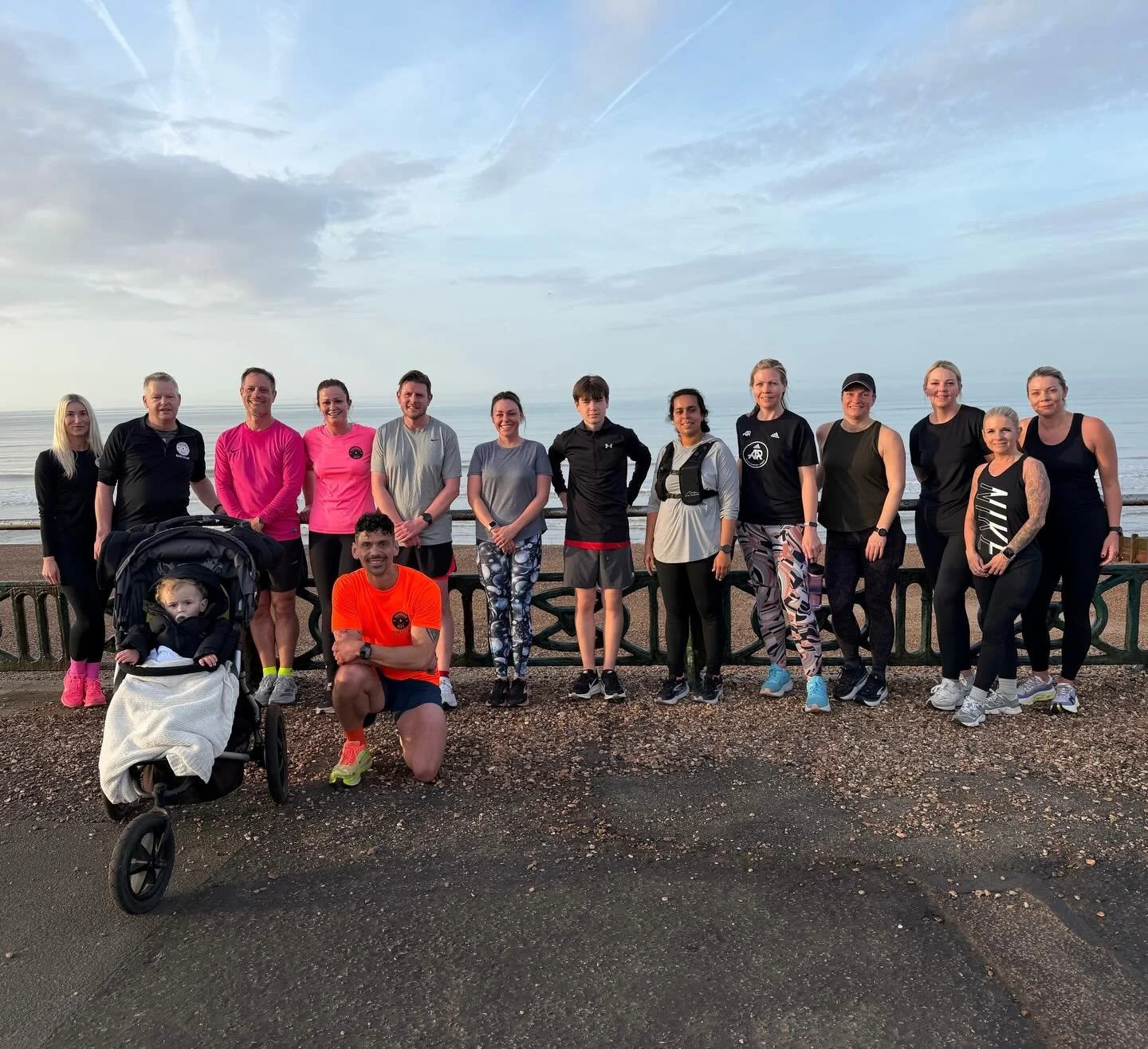 Prom Lamppost Ladders 🌊💡
This week&rsquo;s Coached FITT Run Club took to the prom for lamppost ladders on the flat, building the distance step by step.
Short bursts of speed help improve pace and efficiency, while the steady recoveries keep your en