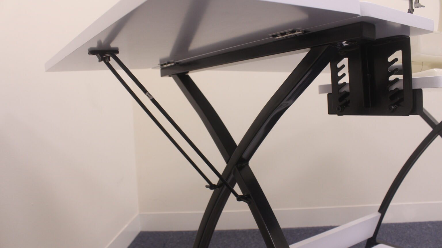 Desk-leaf-underside-1536x863.jpg