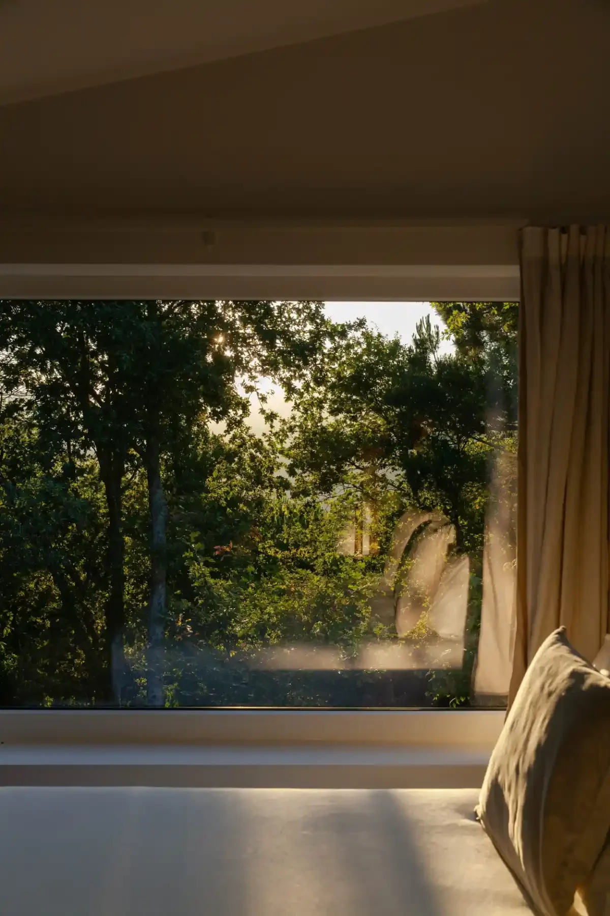 A Padaria Farmhouse bedroom in Tabuaço, Portugal.