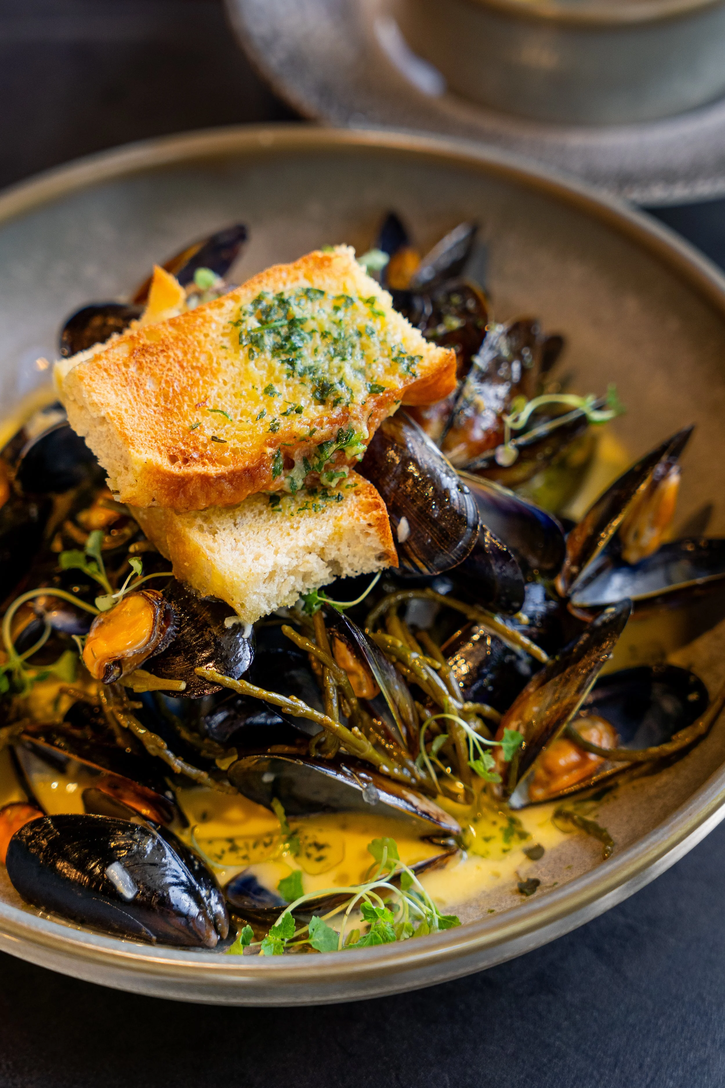 Mussels in a lemon and shallot cream sauce