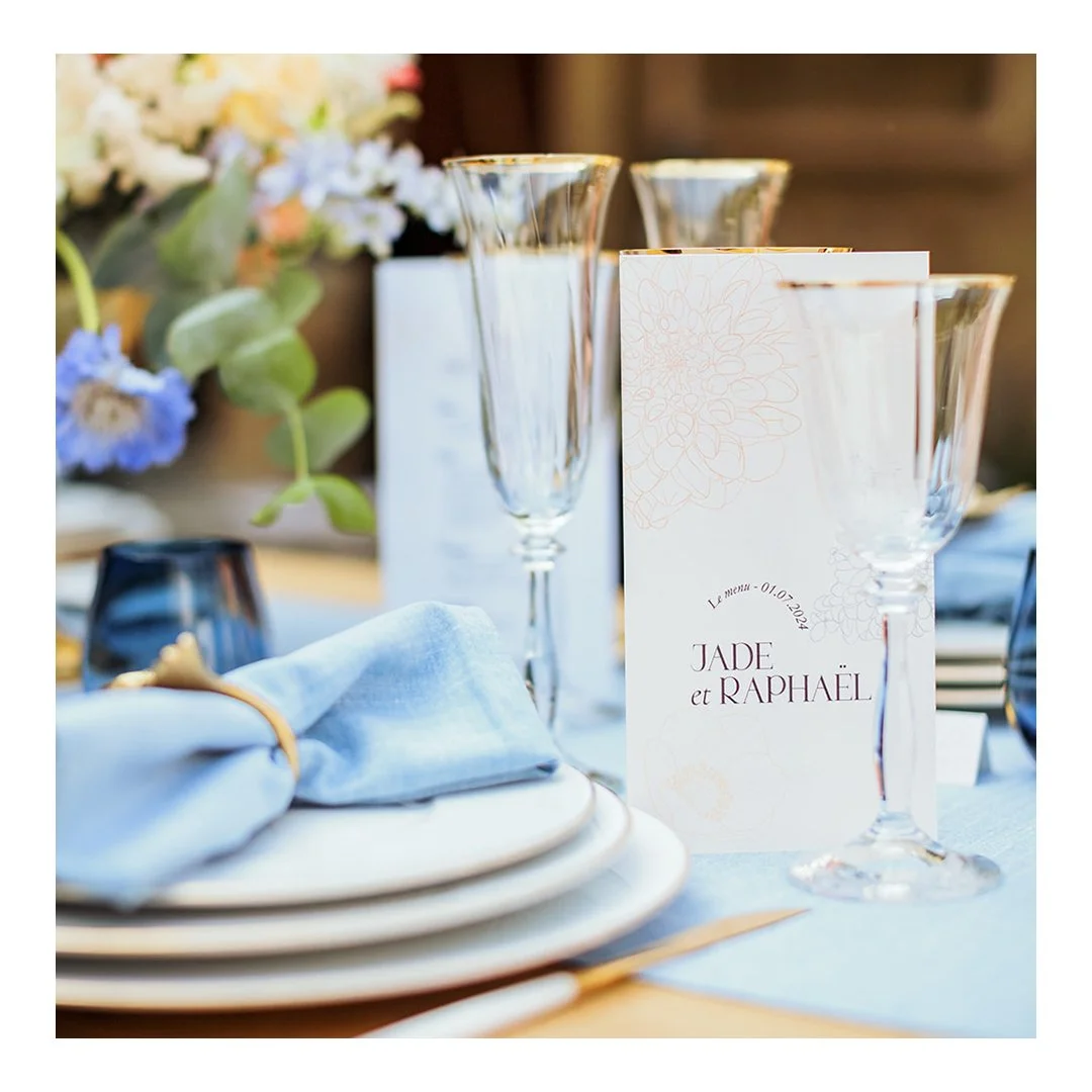 Ce beau shooting frais et color&eacute; ☀ 
Des couleurs os&eacute;es et une papeterie toute fleurie 
. 
. 
Wedding Planner : @memorii_events 
Art Floral : @latelierduchardon 
Vaisselles : @options_bordeaux 
Photographe : @alexislang.photo 
D&eacute;c