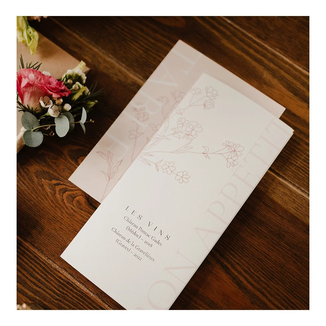 Un papeterie du jour J compl&egrave;tement assortie aux faire-part !
. 
. 
@jadesequeval 
#menu #menumariage #rose #pink #wedding #stationary #surmesure