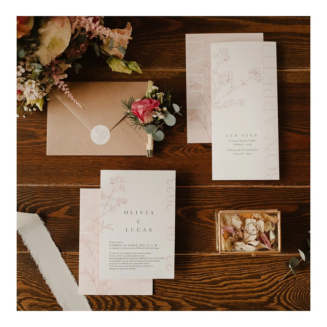 Retour du mariage de O&amp;L, avec une papeterie sur mesure toute rose et toute fleurie !
Photographe : @jadesequeval 
.
.
#papeterie #surmesure #menu #mariage2023 #pink #love
