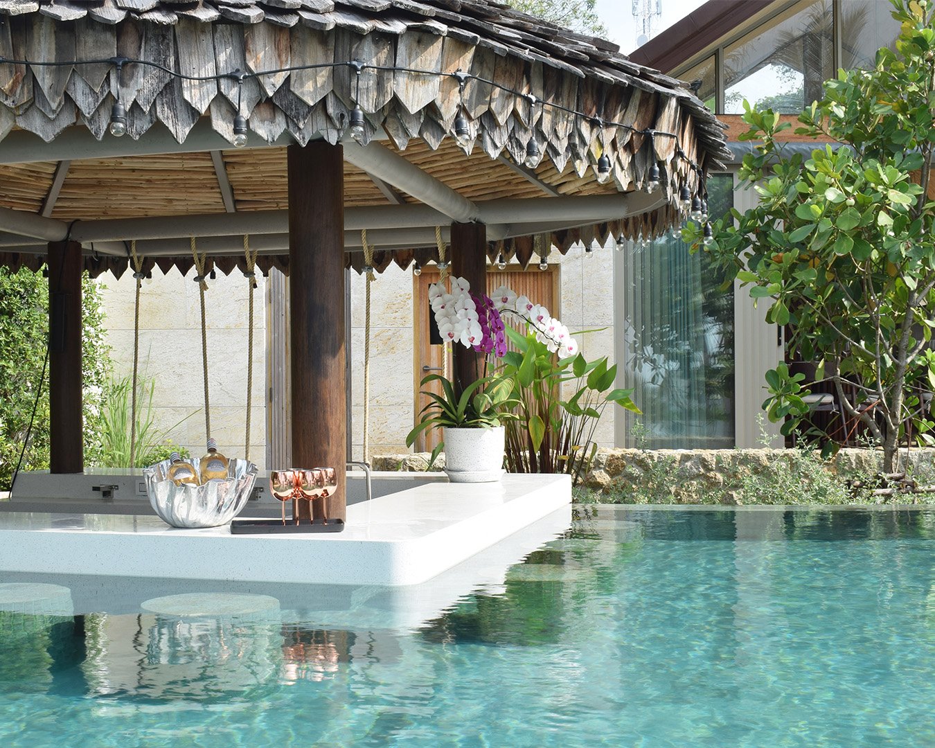Pool bar
