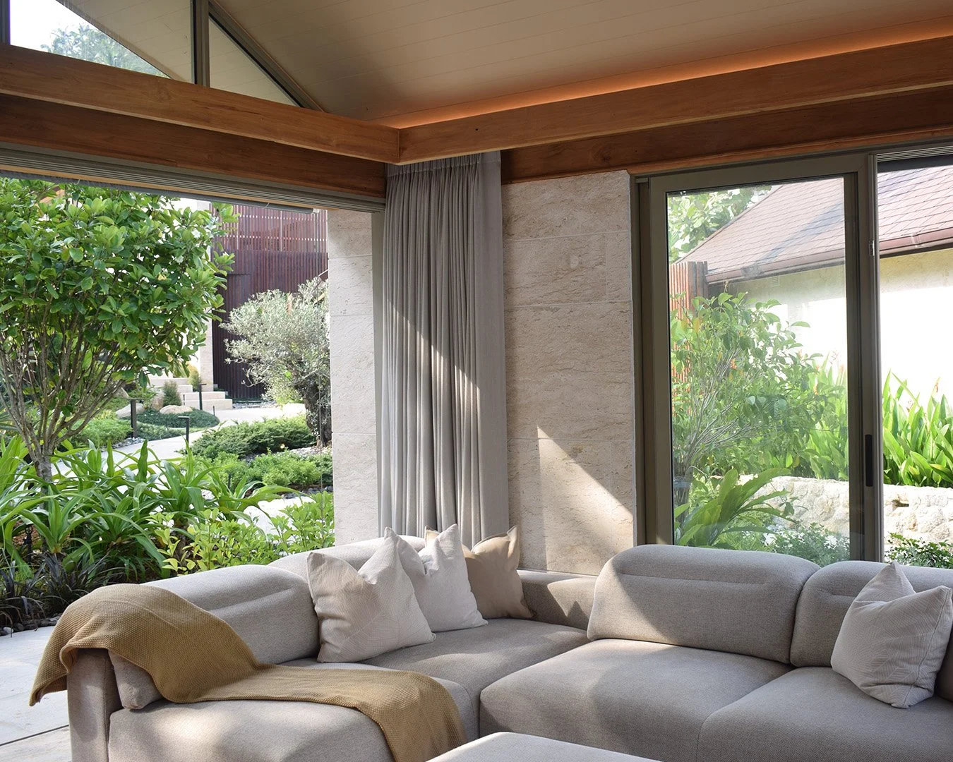 Koh Samui Garden Villa, tropical garden and pavilions