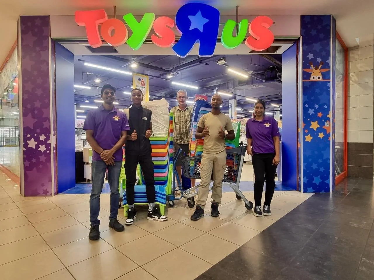 Tische, Stühle und Lernmaterialien für Kindergärten