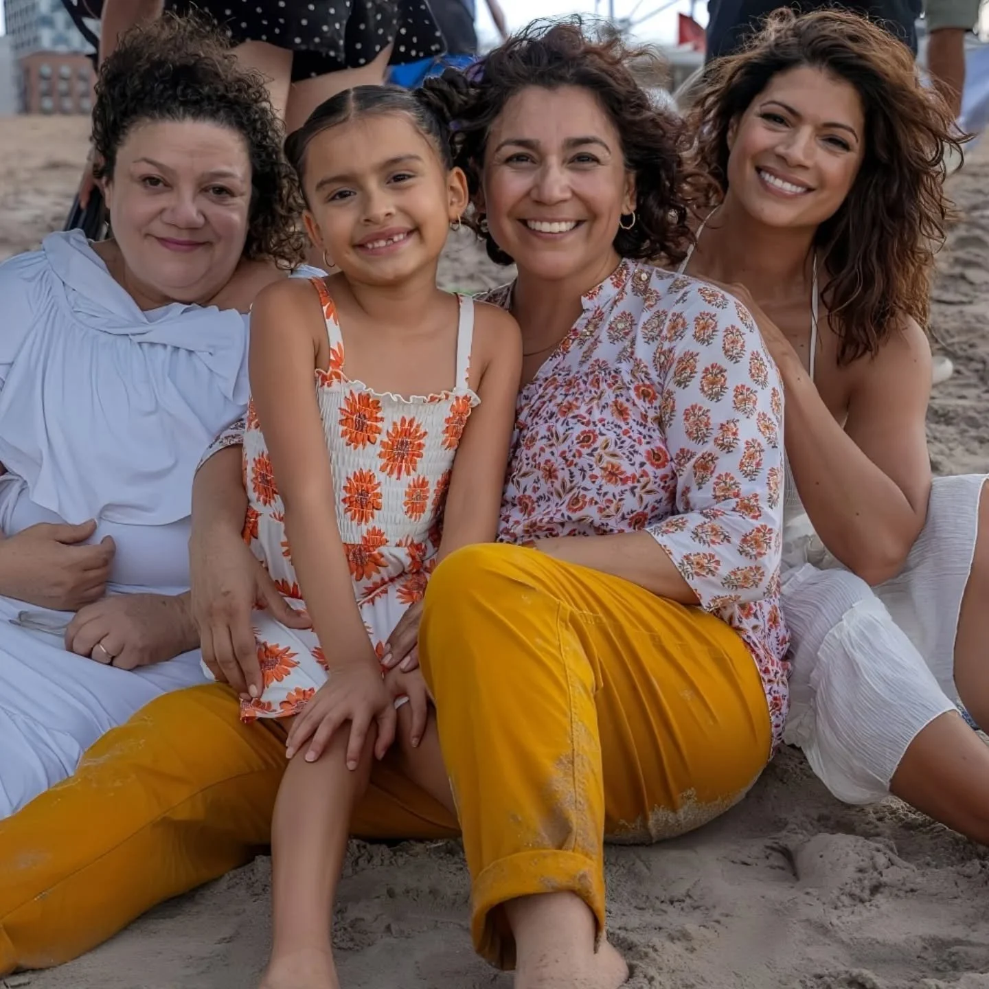 🌟 Past meets Present 🌟
On the shores of memory and imagination, four incredible actresses bring Gina &amp; Iris to life across time. 🌊

From the radiant performances of Andrea Navedo and Sol Miranda, to the youthful sparks of Emma Carpio and Miche