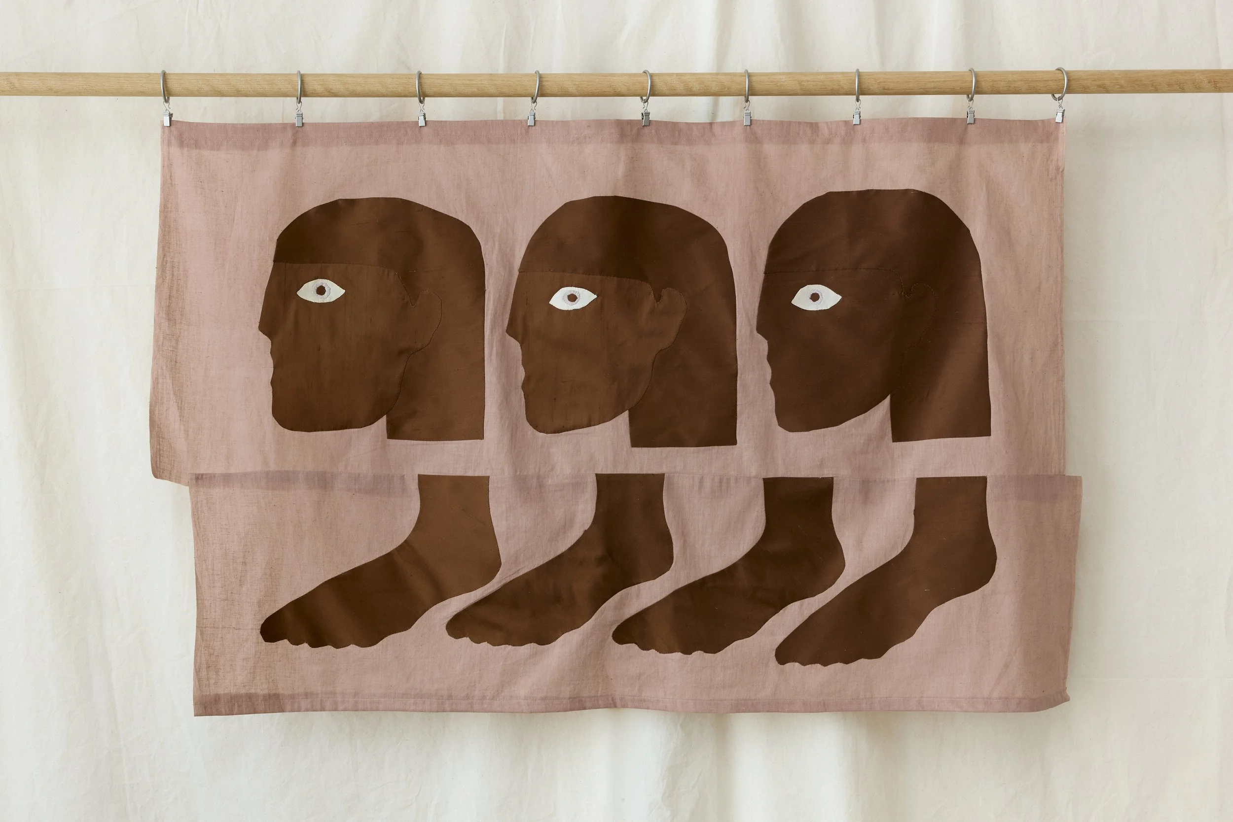 Three heads four feet wall hanging