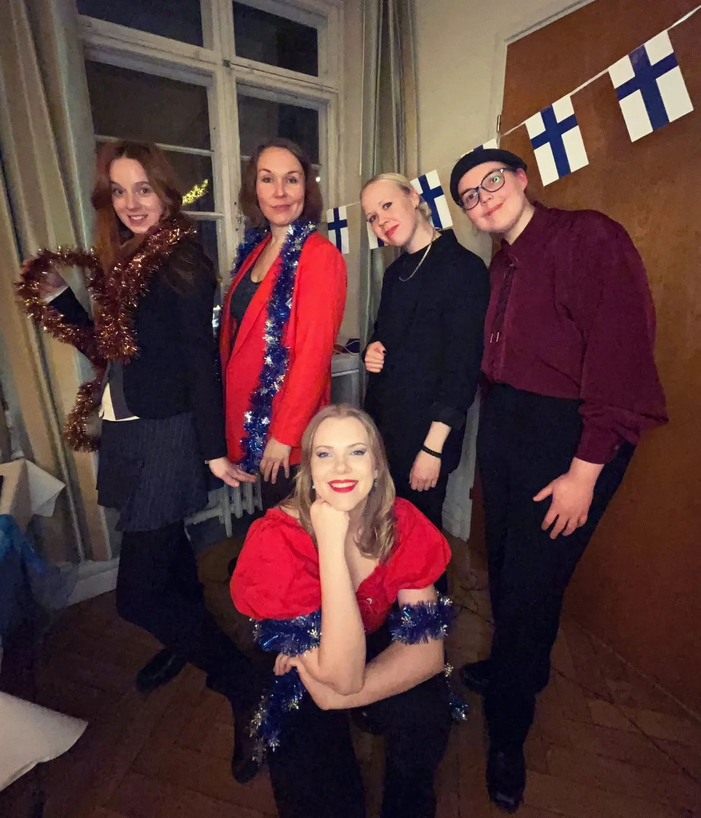 Tack Barnav&aring;rdsf&ouml;reningen f&ouml;r att vi fick spela p&aring; er julfest igen! ❤️

Vilken fin fest och dansant festfolk!

Trevlig sj&auml;lvst&auml;ndighetsdag! 🇫🇮

🎤 @sarandamusic
🎹 @heinimari
🎸 @bluesmuija
🎸 @emilia.lindblom
🥁 @ma